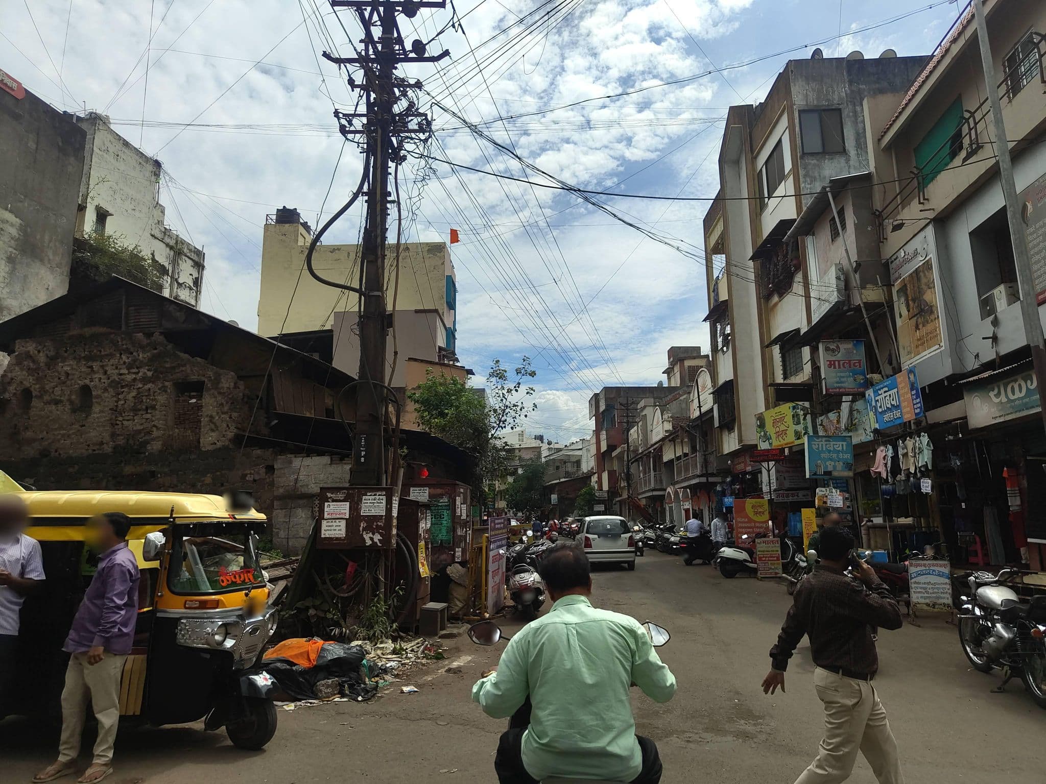 Street view near Kedarling Yatri Niwas, Kolhāpur — © Pranav_2001 (CC BY-SA · Mapillary)