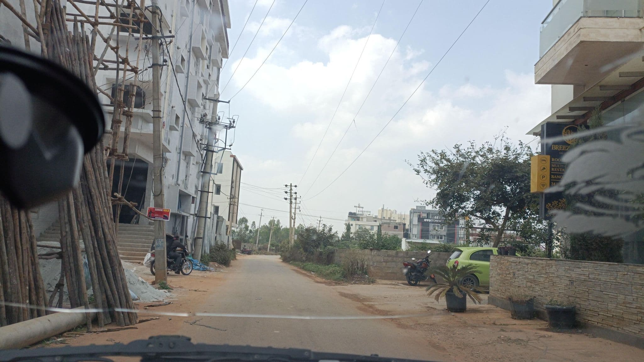 Street view near Orange Suite, Bengaluru, Kādiganahalli — © IBI (CC BY-SA · Mapillary)