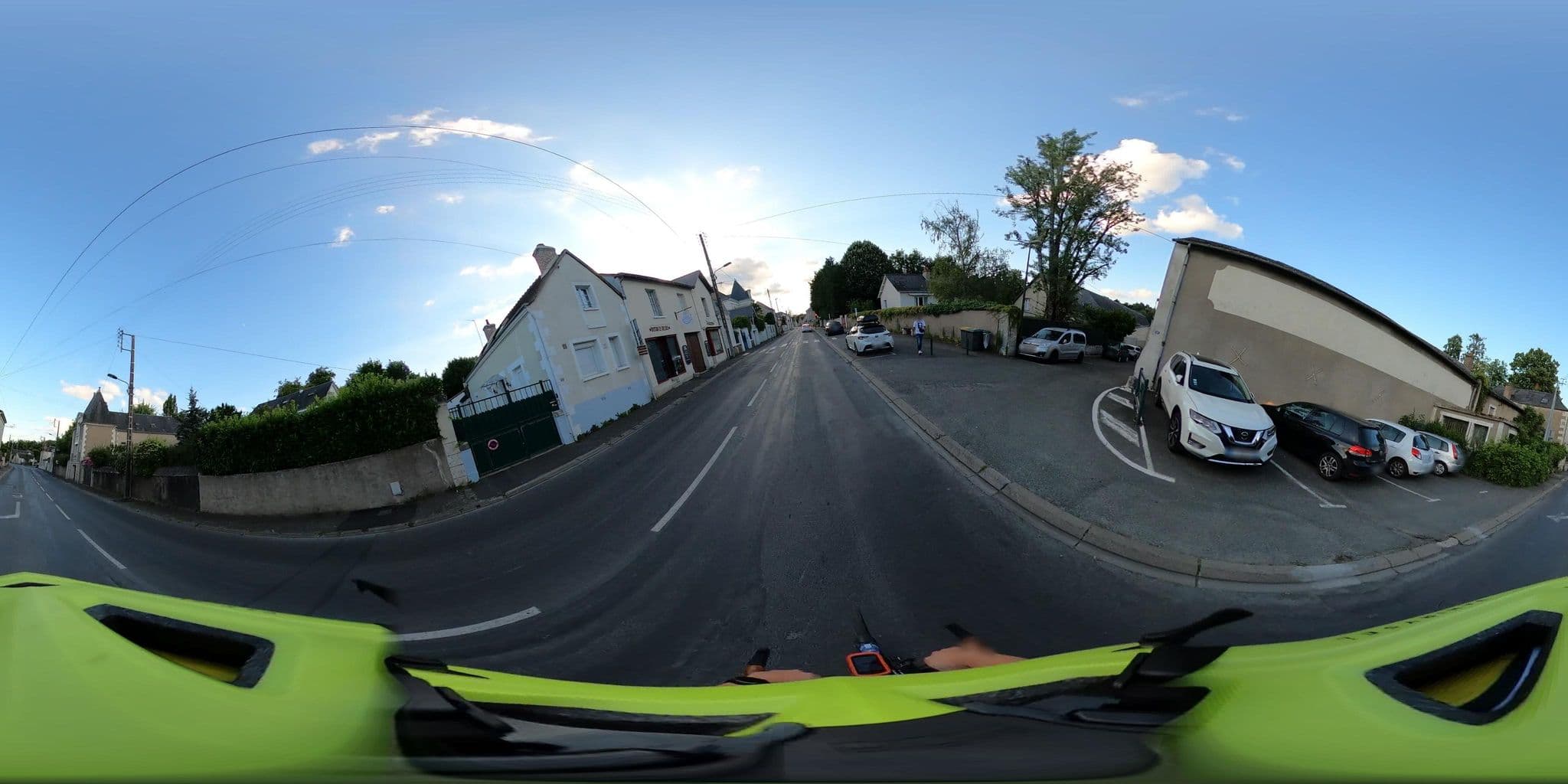 Street view near Aire de stationnement Avenue Léonard de Vinci, Amboise — © velocamion (CC BY-SA · Mapillary)