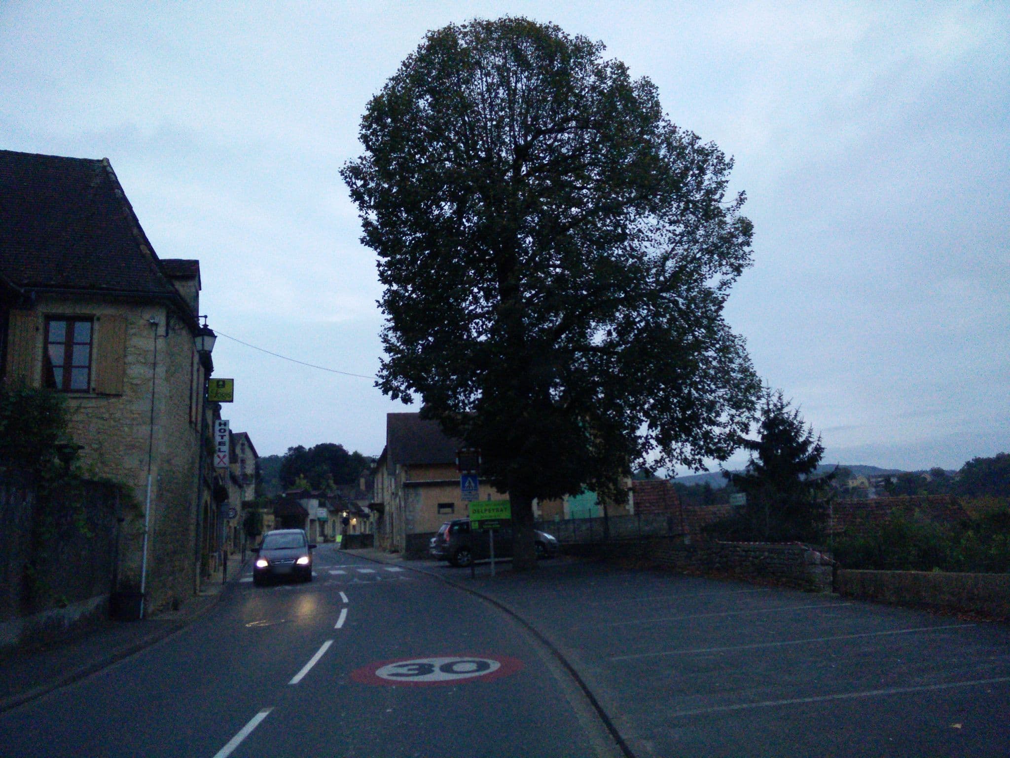 Street view near Hôtel restaurant Delpeyrat, Carsac-Aillac — © volucris (CC BY-SA · Mapillary)
