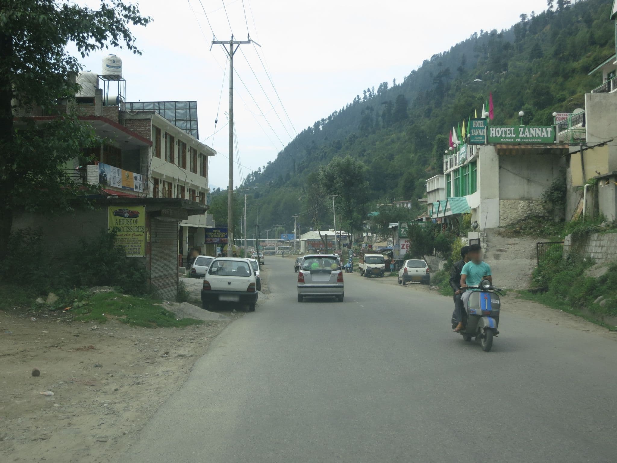 Street view near Pushkar Regency, Kulu — © lto (CC BY-SA · Mapillary)