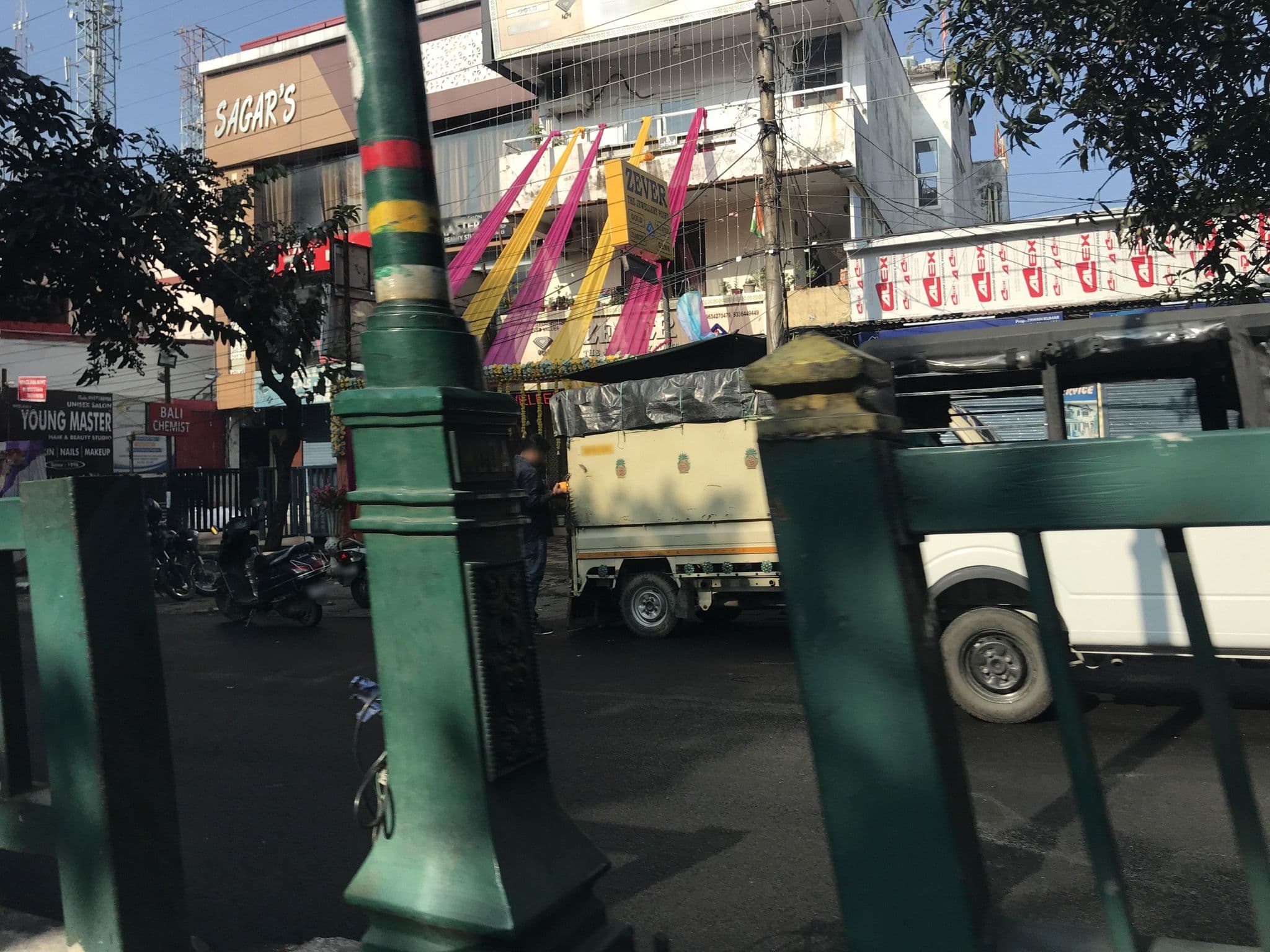 Street view near Samar Niwas Guest House, Dehradun — © miguel_andrade (CC BY-SA · Mapillary)