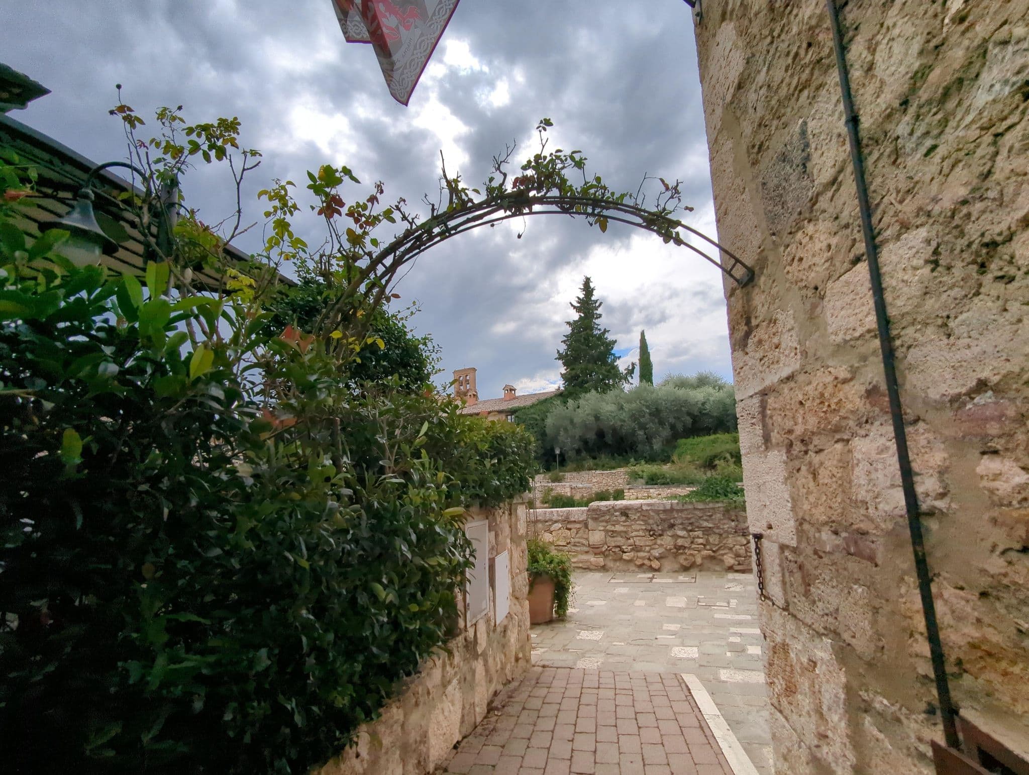 Street view near La Locanda Del Porcellum, San Quirico d'Orcia — © ente (CC BY-SA · Mapillary)