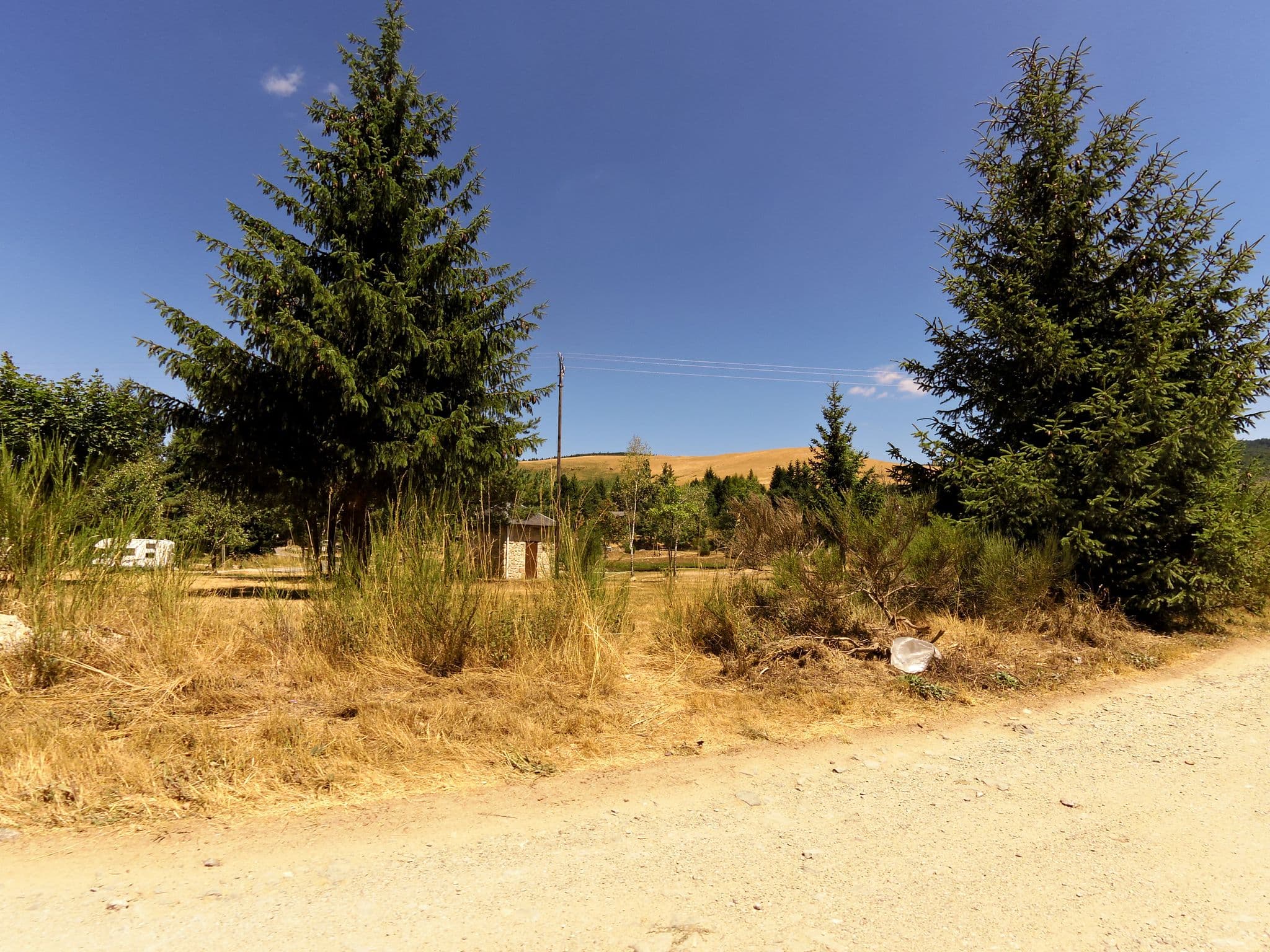 Street view near Aire Lac du Bonheur, Meyrueis — © balooval (CC BY-SA · Mapillary)