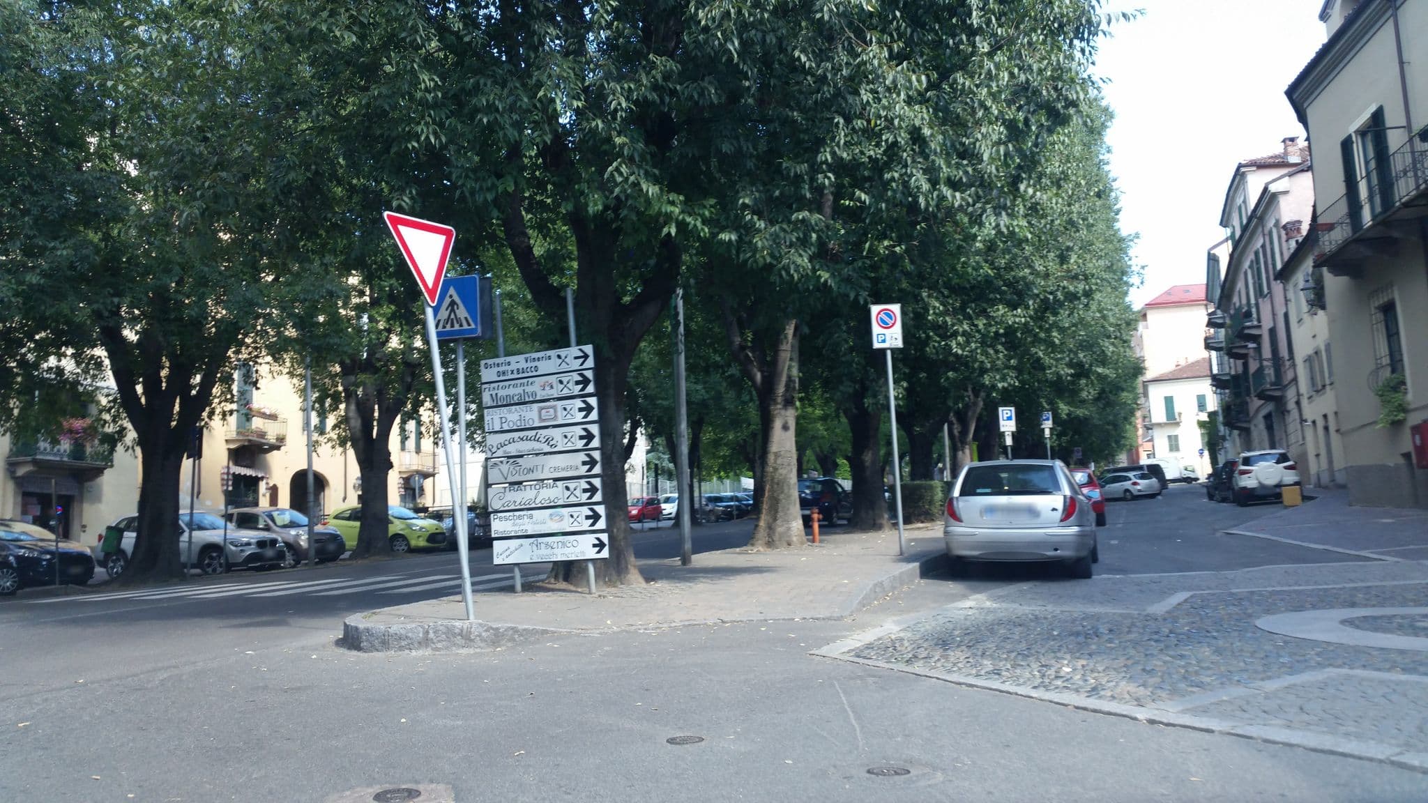 Street view near Casa Pisterna, Acqui Terme — © it_s_so_funny (CC BY-SA · Mapillary)