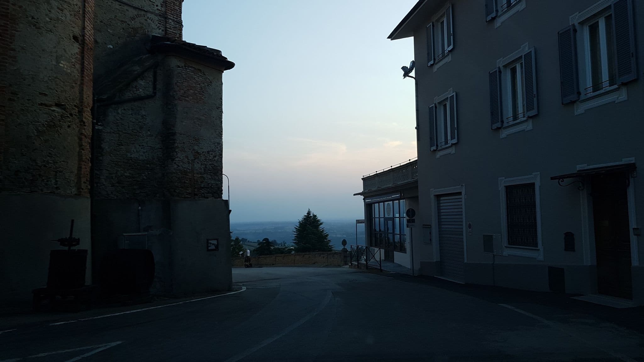 Street view near L'Angolo di Rosina, Monforte d'Alba — © igorzo (CC BY-SA · Mapillary)