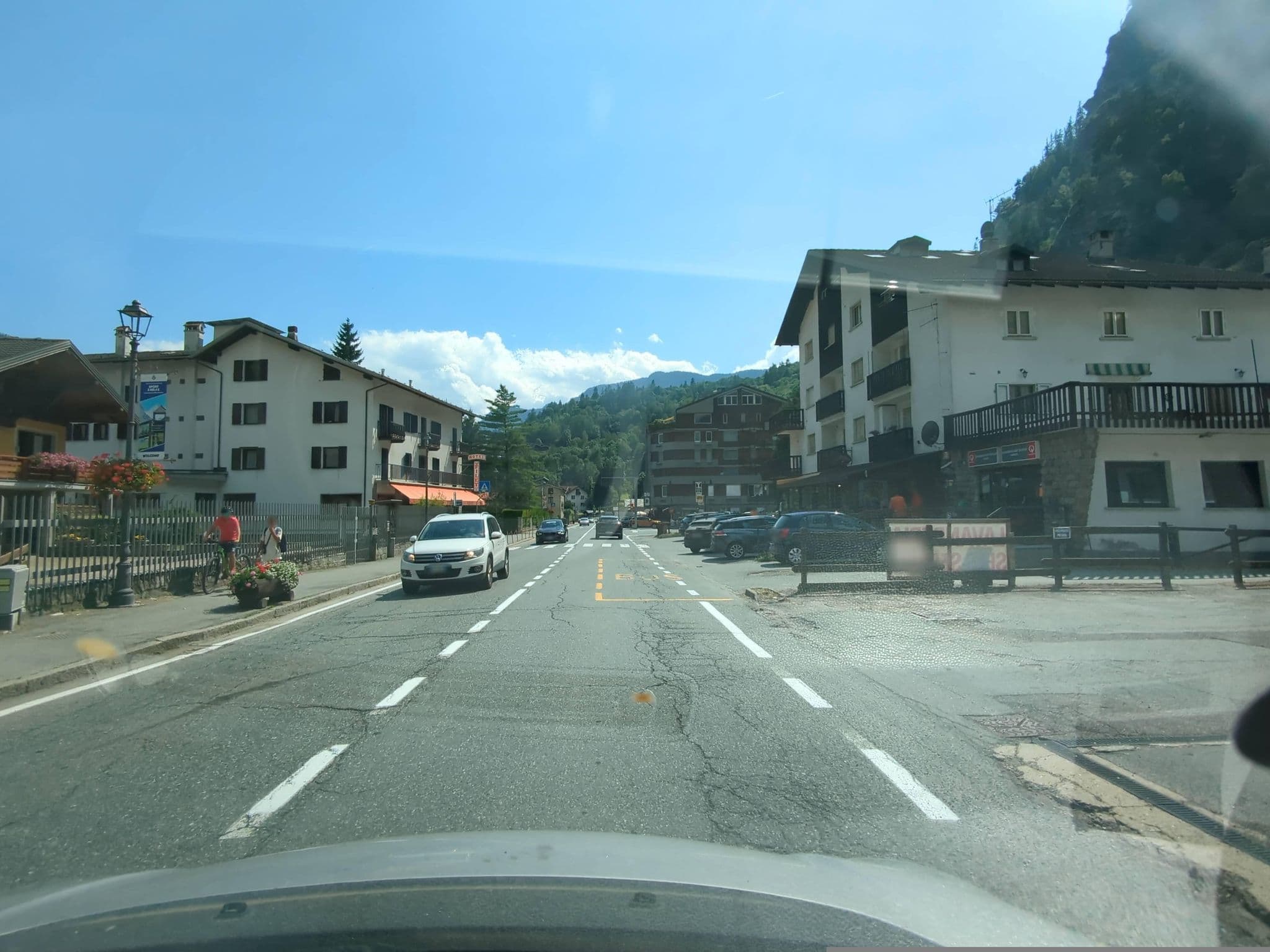 Street view near La Gran Becca Residence, Chatillon — © musuruan (CC BY-SA · Mapillary)