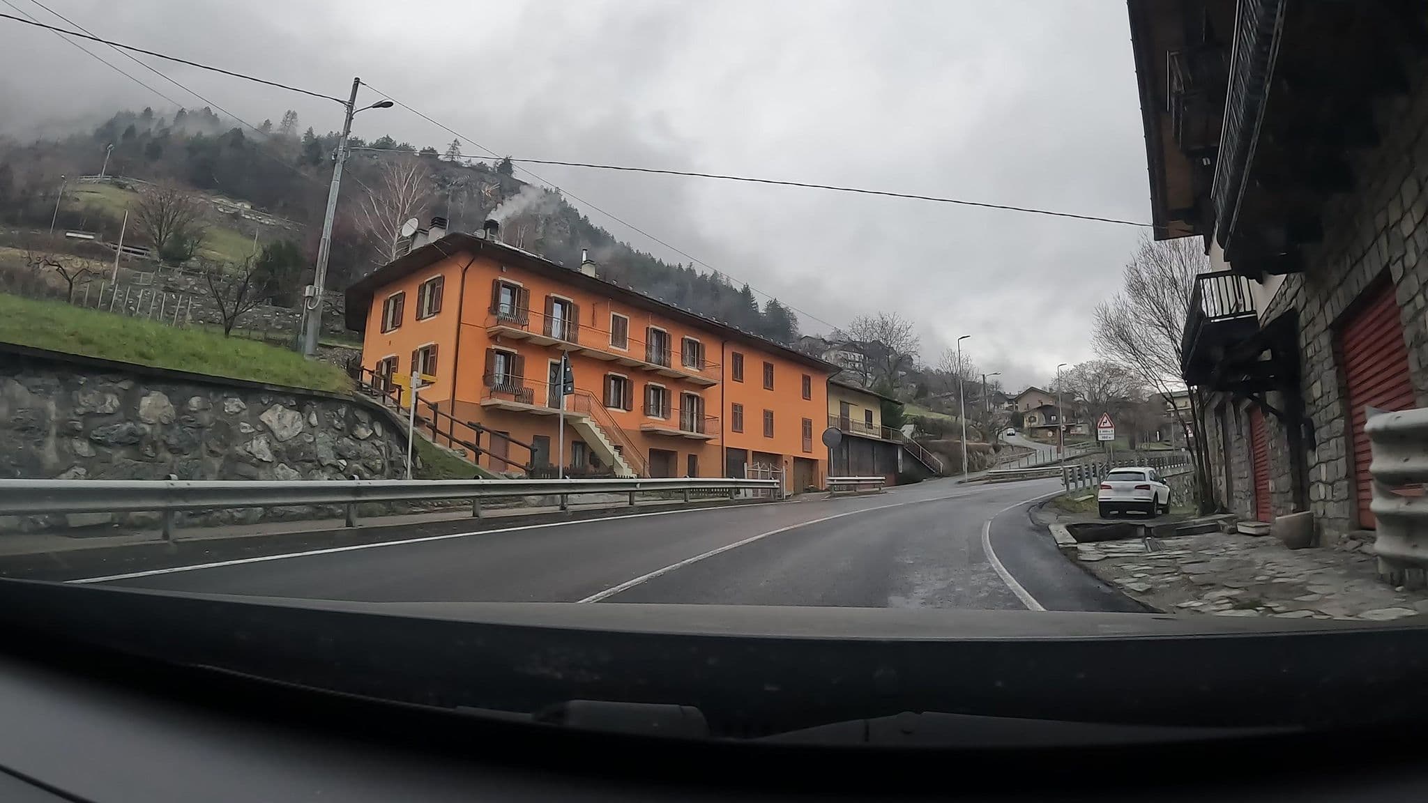Street view near Albergo Ristorante Bellevue, Saint-Christophe — © vinisa (CC BY-SA · Mapillary)