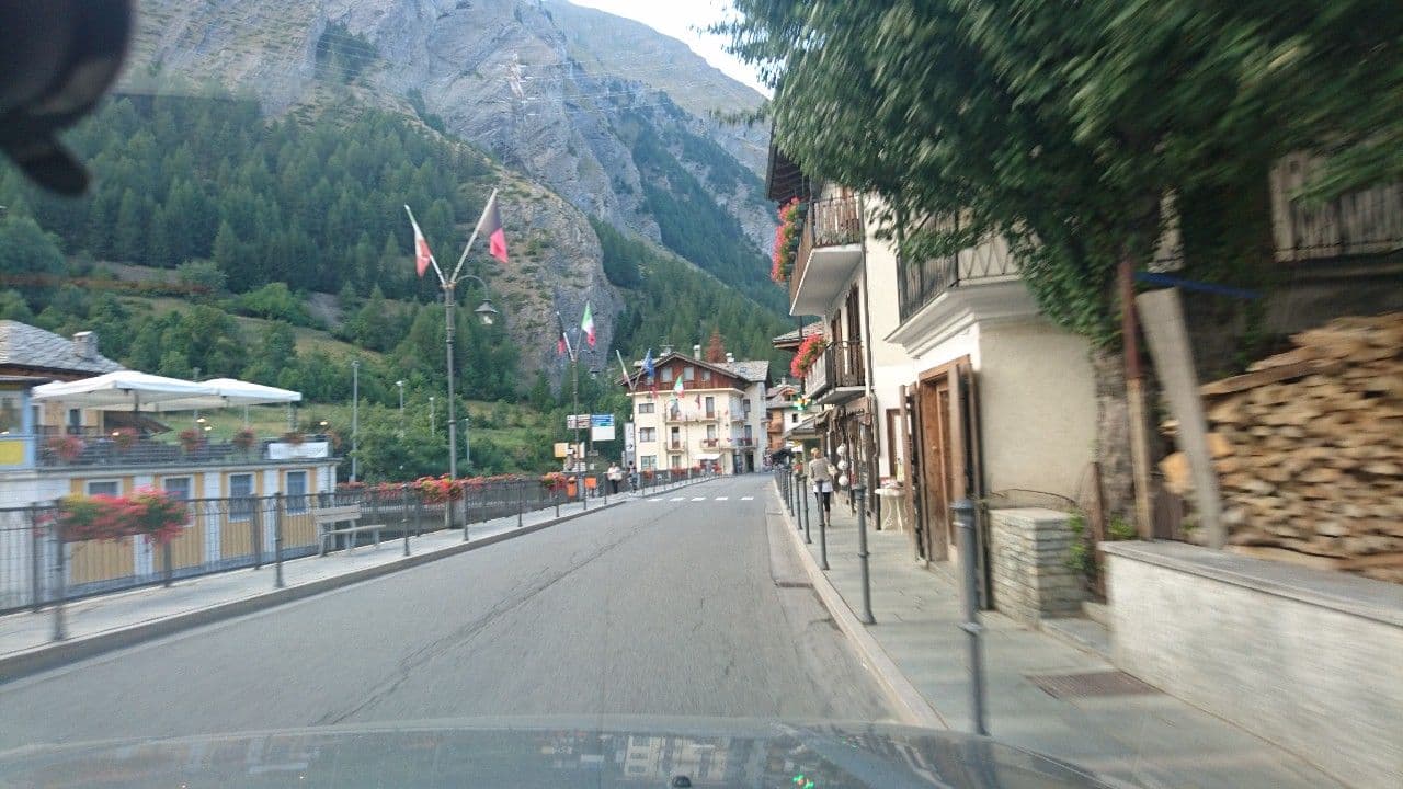 Street view near La Belette, Morgex — © voschix (CC BY-SA · Mapillary)