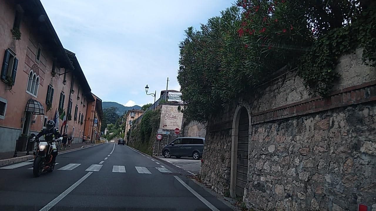 Street view near Villa Paradiso Clinical Beauty, Gardone Riviera — © thetornado76 (CC BY-SA · Mapillary)