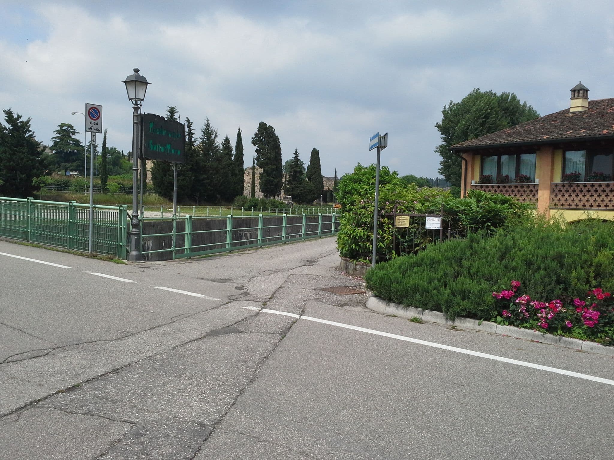 Street view near Corte La Guarnigione, Valeggio sul Mincio — © rausk (CC BY-SA · Mapillary)