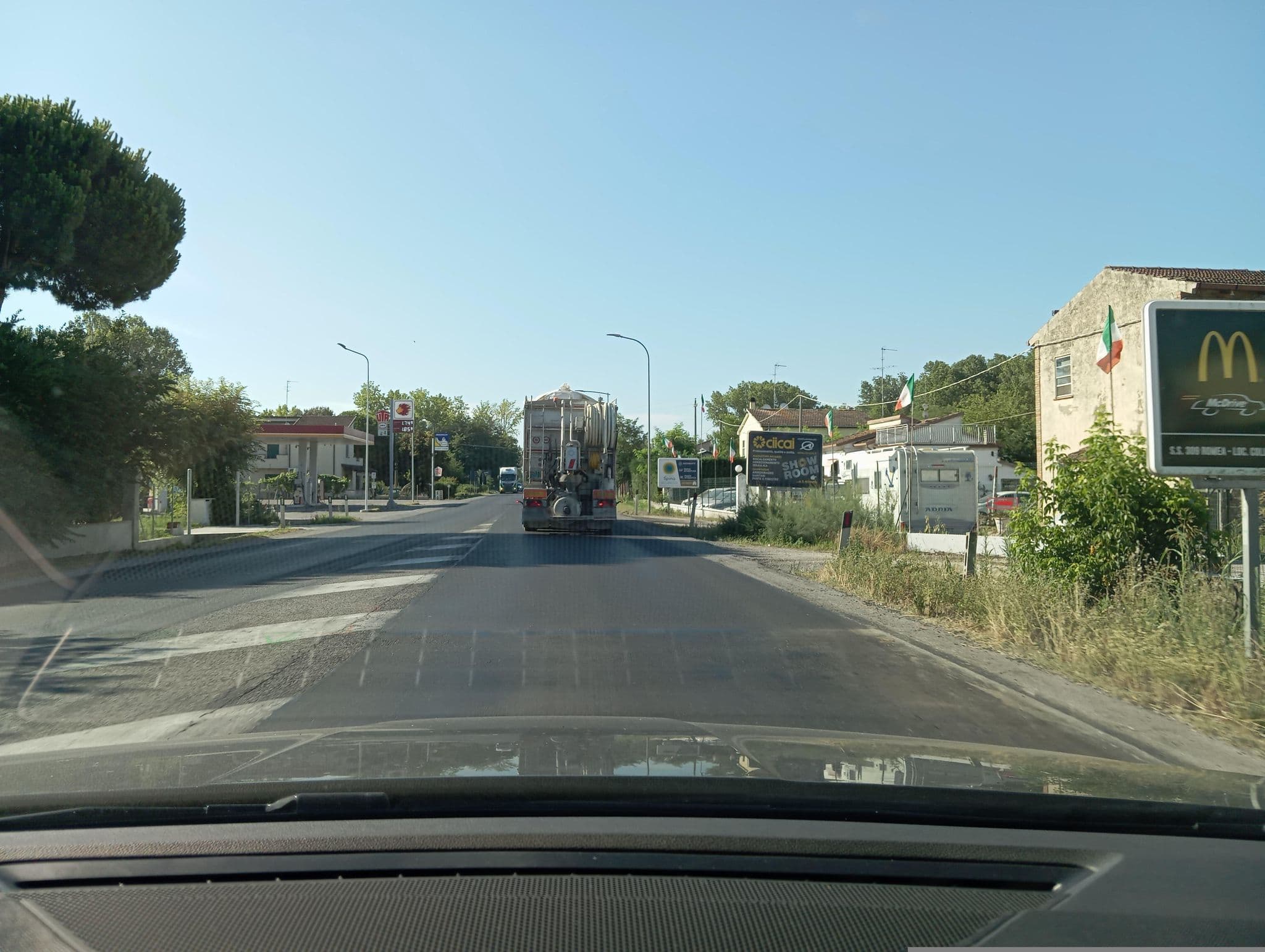 Street view near Minimarket Pozzati Annita, Lido di Pomposa-Lido degli Scacchi — © jacekb (CC BY-SA · Mapillary)