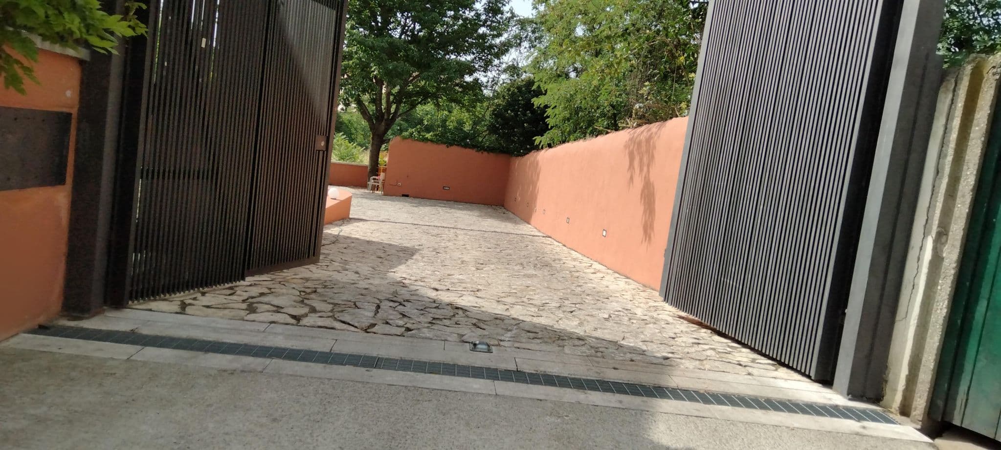 Street view near Peter Pan Hostel, Casal de' Pazzi — © mircozorzo (CC BY-SA · Mapillary)