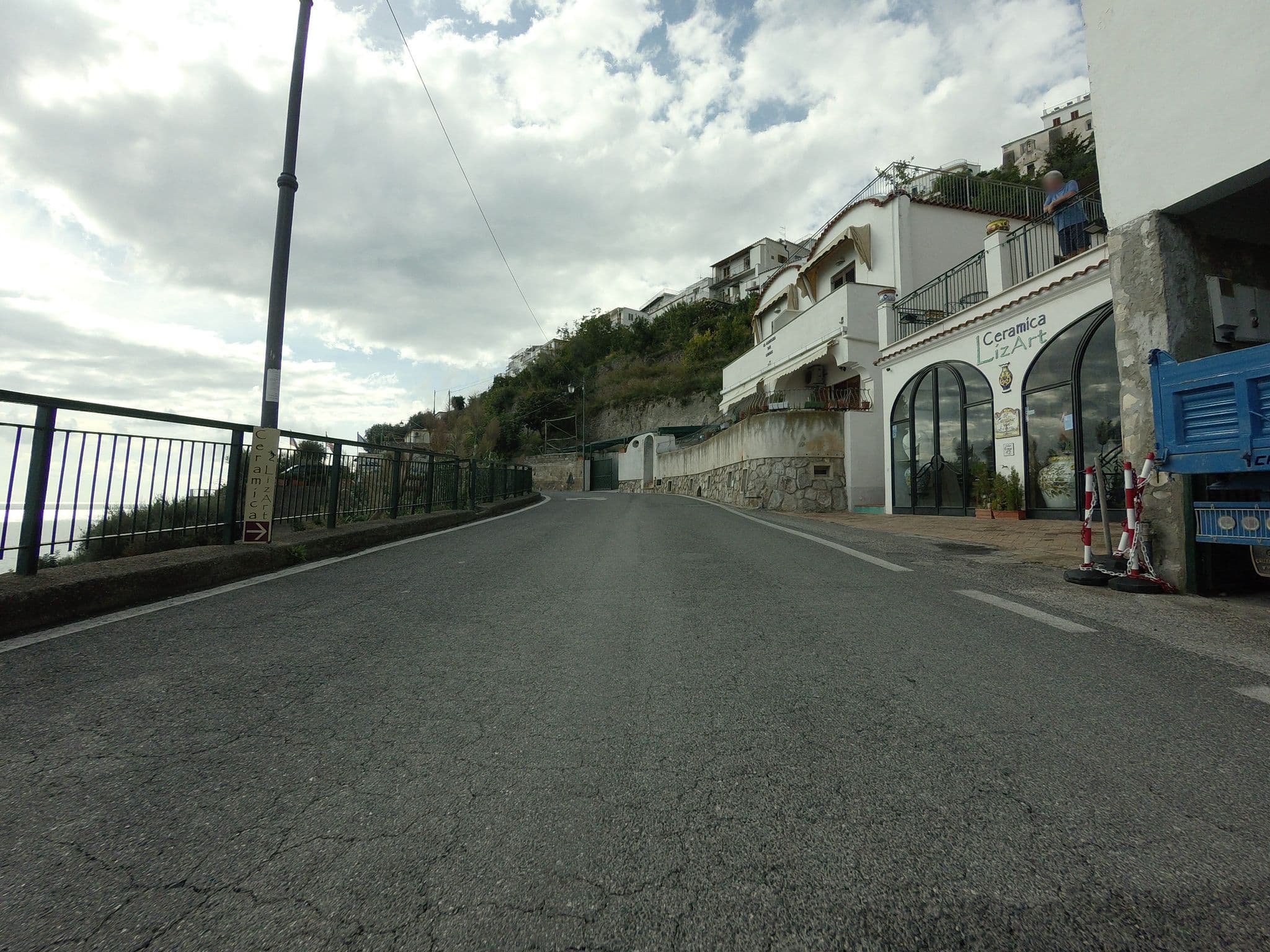 Street view near Il Giardino dei Limoni, Praiano — © esario (CC BY-SA · Mapillary)