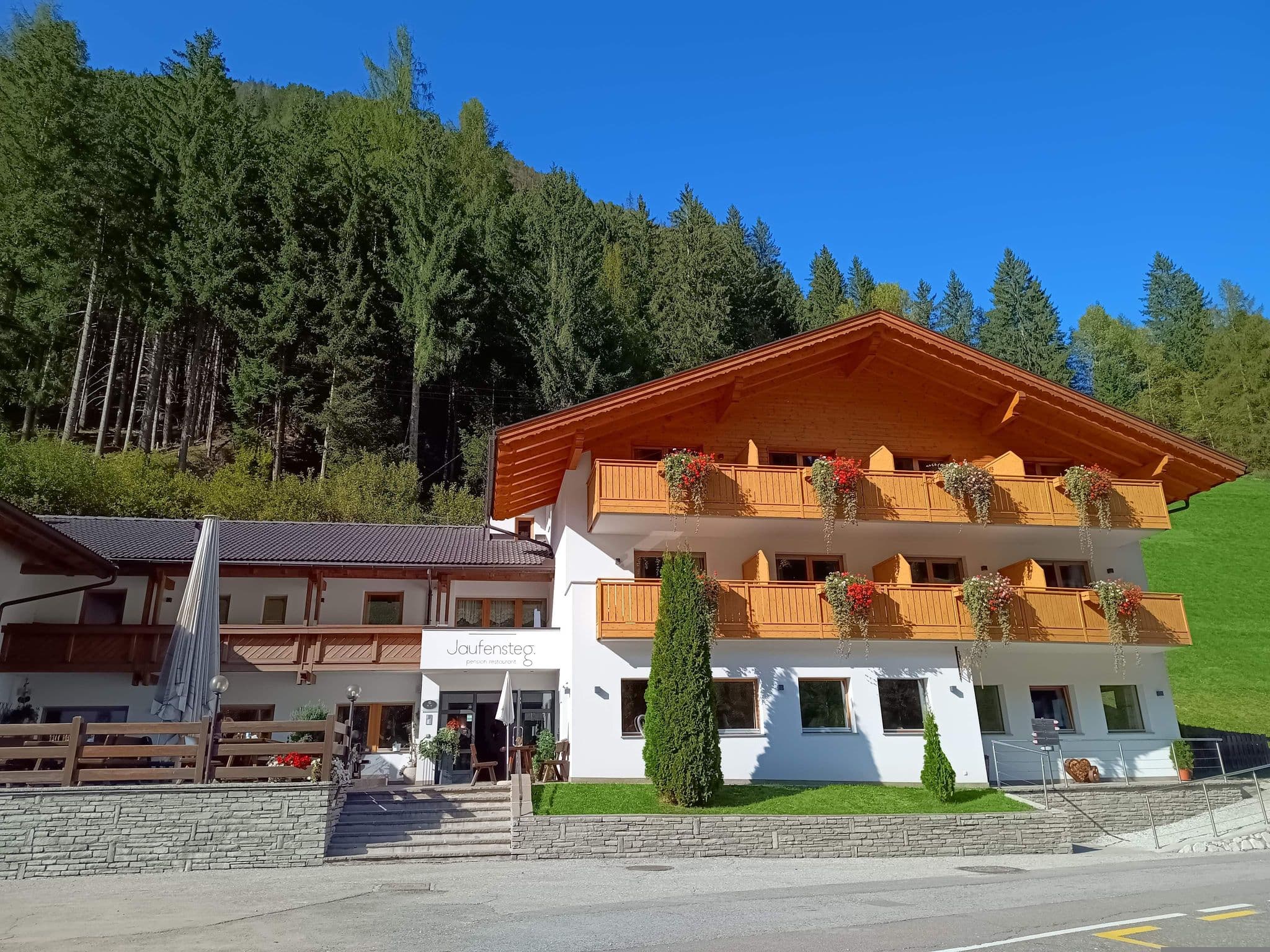 Street view near Albergo Ponte Giovo, Racines - Ratschings — © thetornado76 (CC BY-SA · Mapillary)