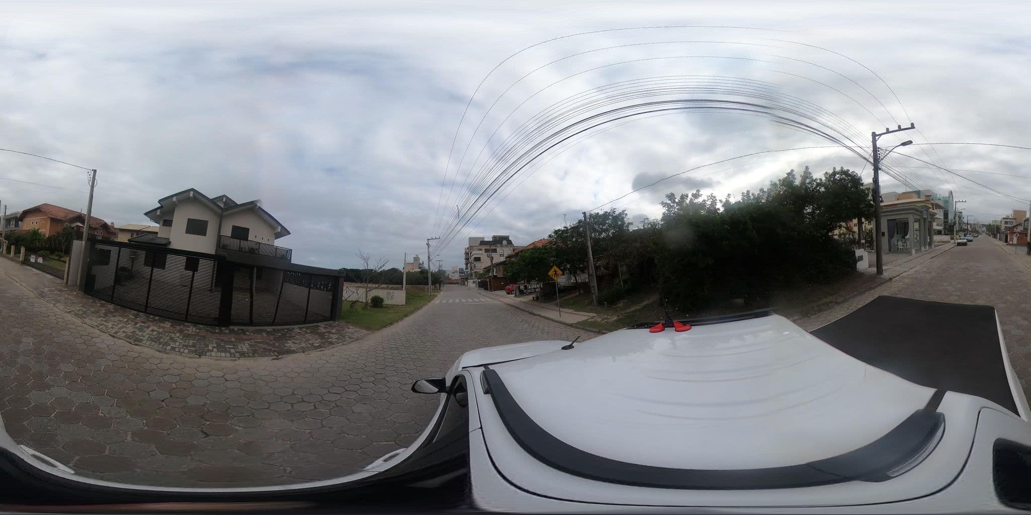 Street view near Raio Do Sol, Bombinhas — © jaderbavaresco (CC BY-SA · Mapillary)
