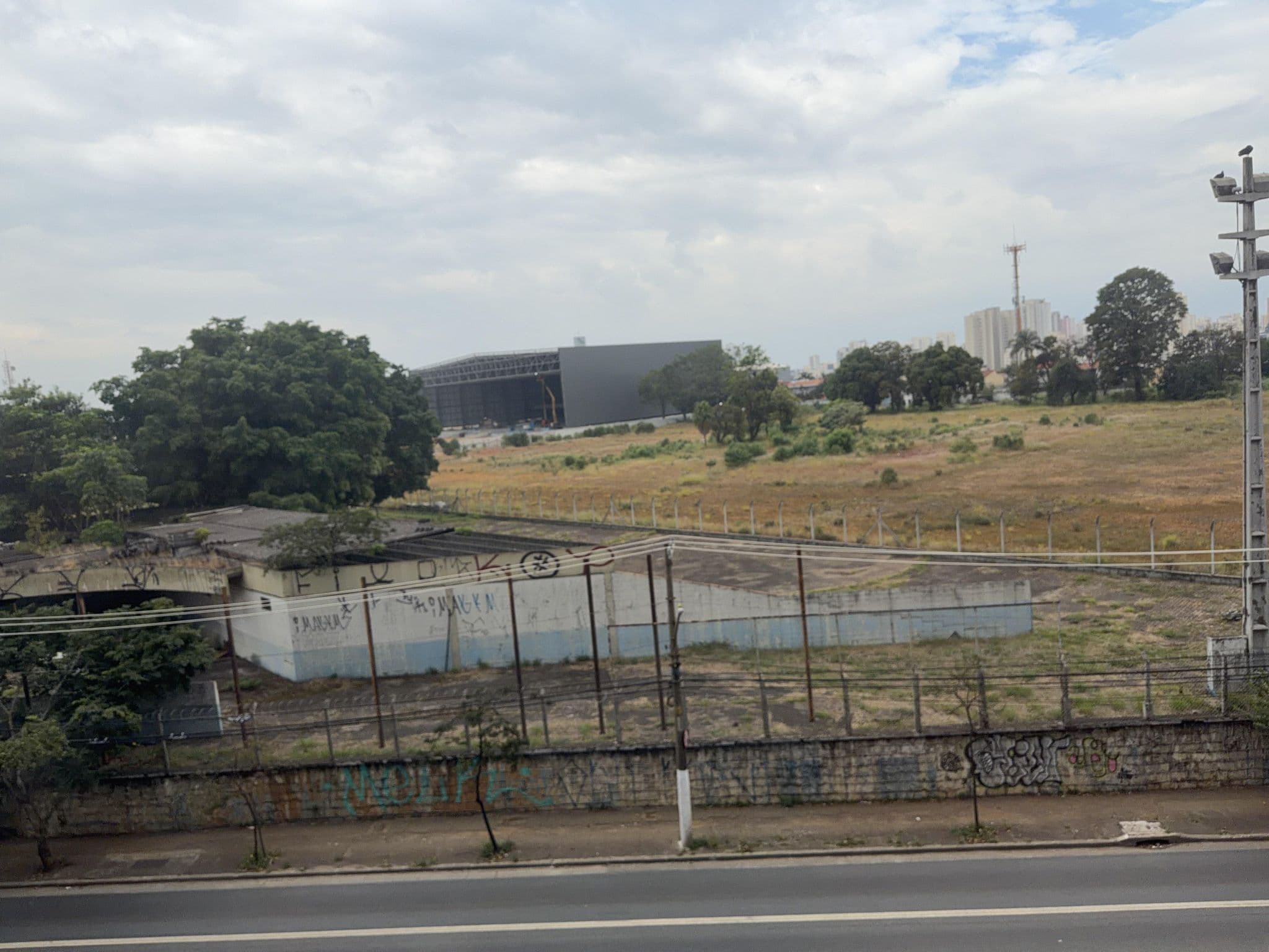 Street view near Quality Suites Congonhas, Campo Belo — © jaderbavaresco (CC BY-SA · Mapillary)