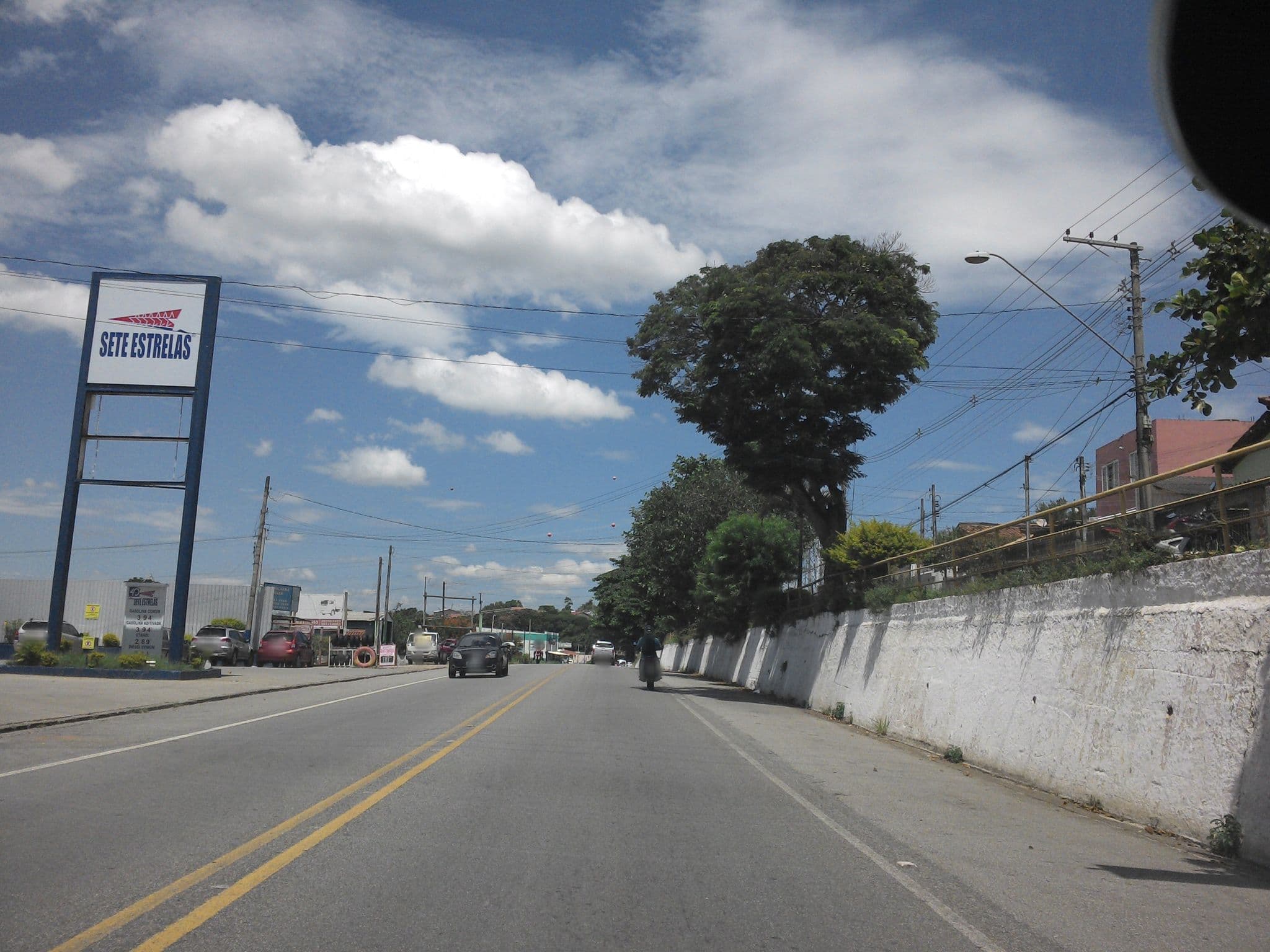 Street view near Hotel Estrela do Vale, Taubaté — © and_eng (CC BY-SA · Mapillary)