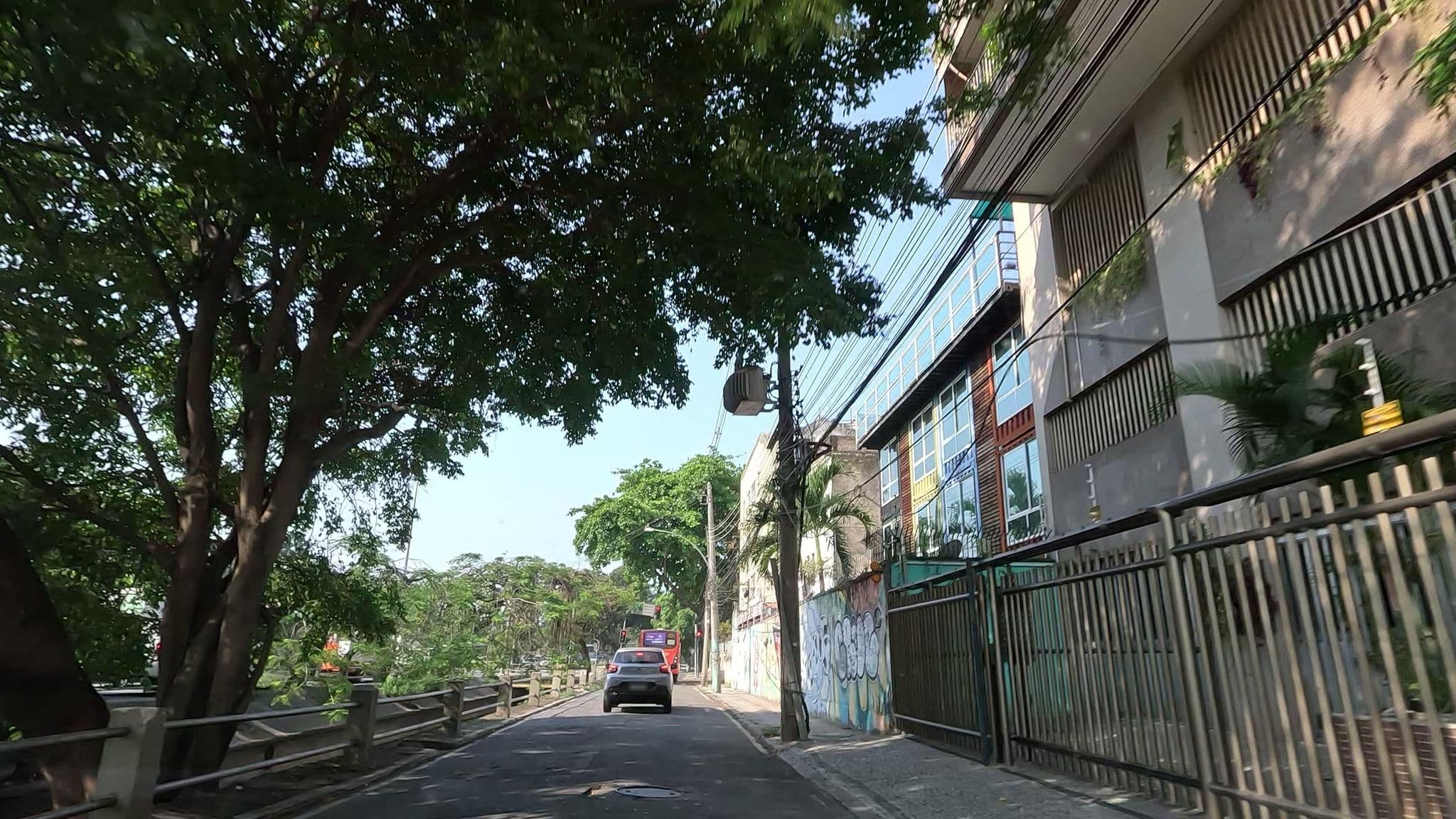 Street view near Arena Maracanã Hostel Rio, Estácio — © enzostana (CC BY-SA · Mapillary)