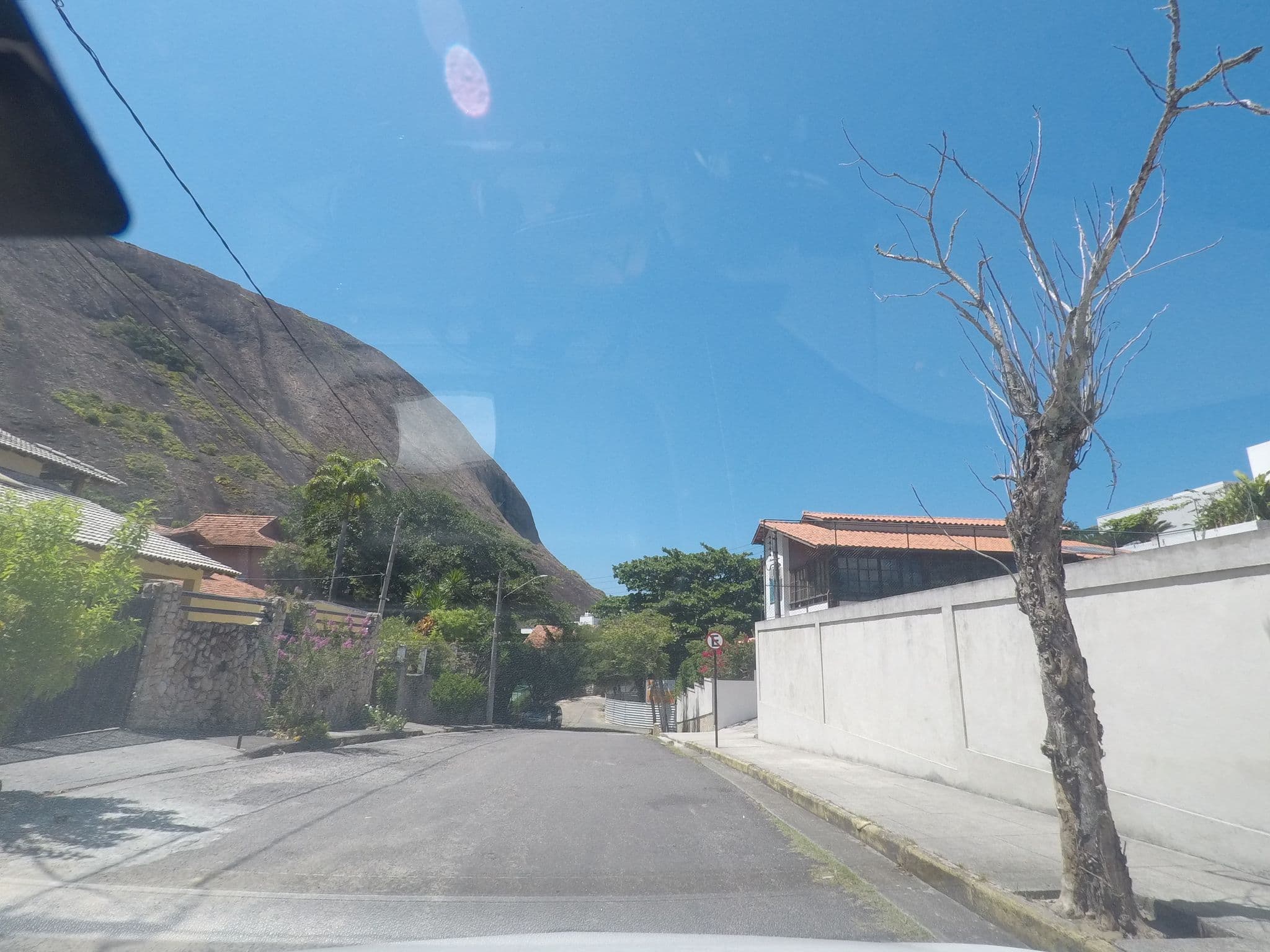 Street view near Itaqua House, Niterói — © thierryajeaniphone (CC BY-SA · Mapillary)