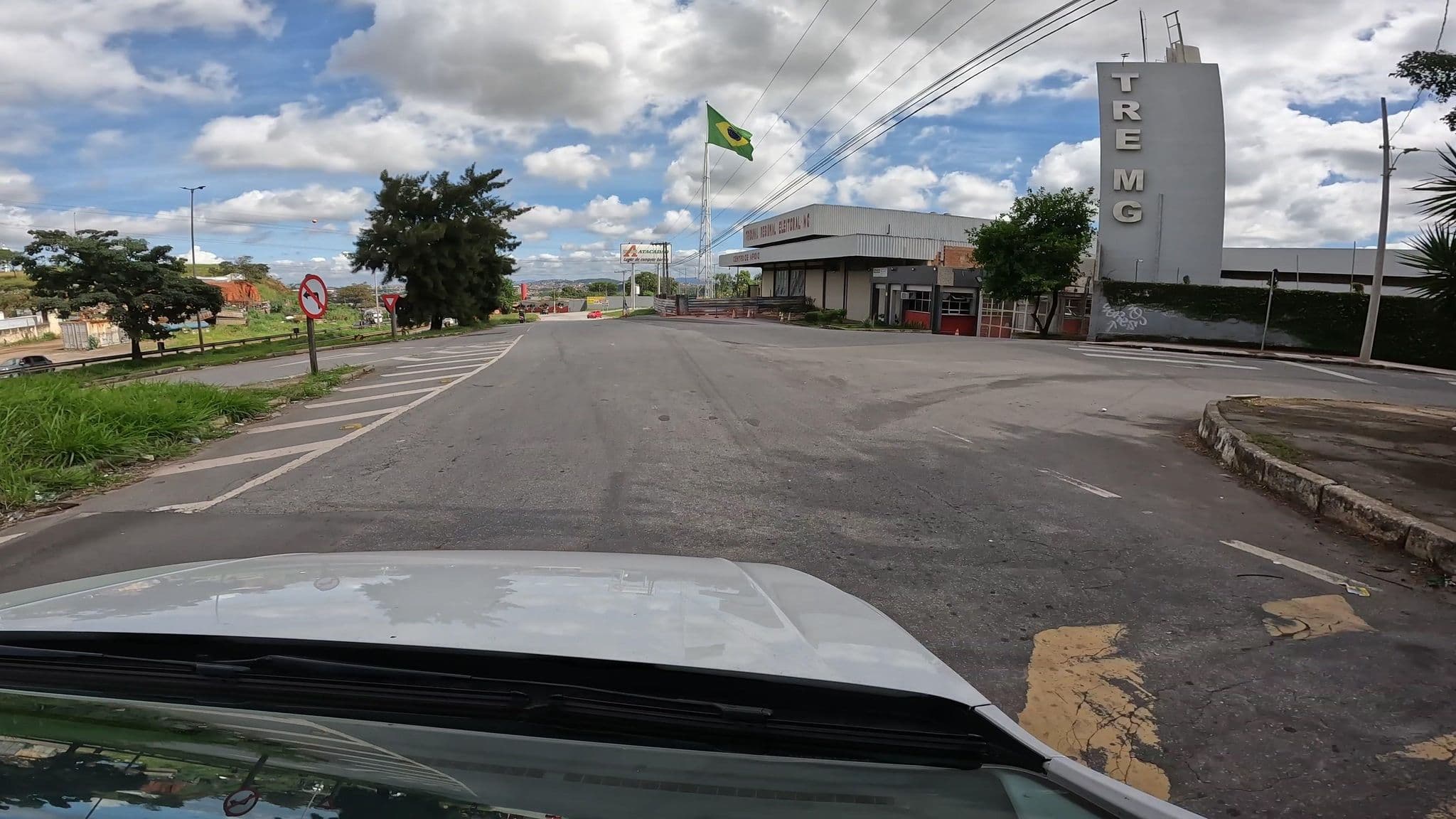 Street view near Motel Snob, Contagem — © Solve (CC BY-SA · Mapillary)