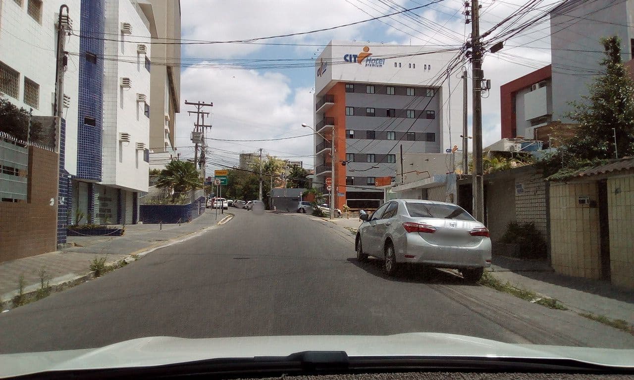 Street view near Hotel Maysa Plaza - Q105, Caruaru — © fredporto (CC BY-SA · Mapillary)