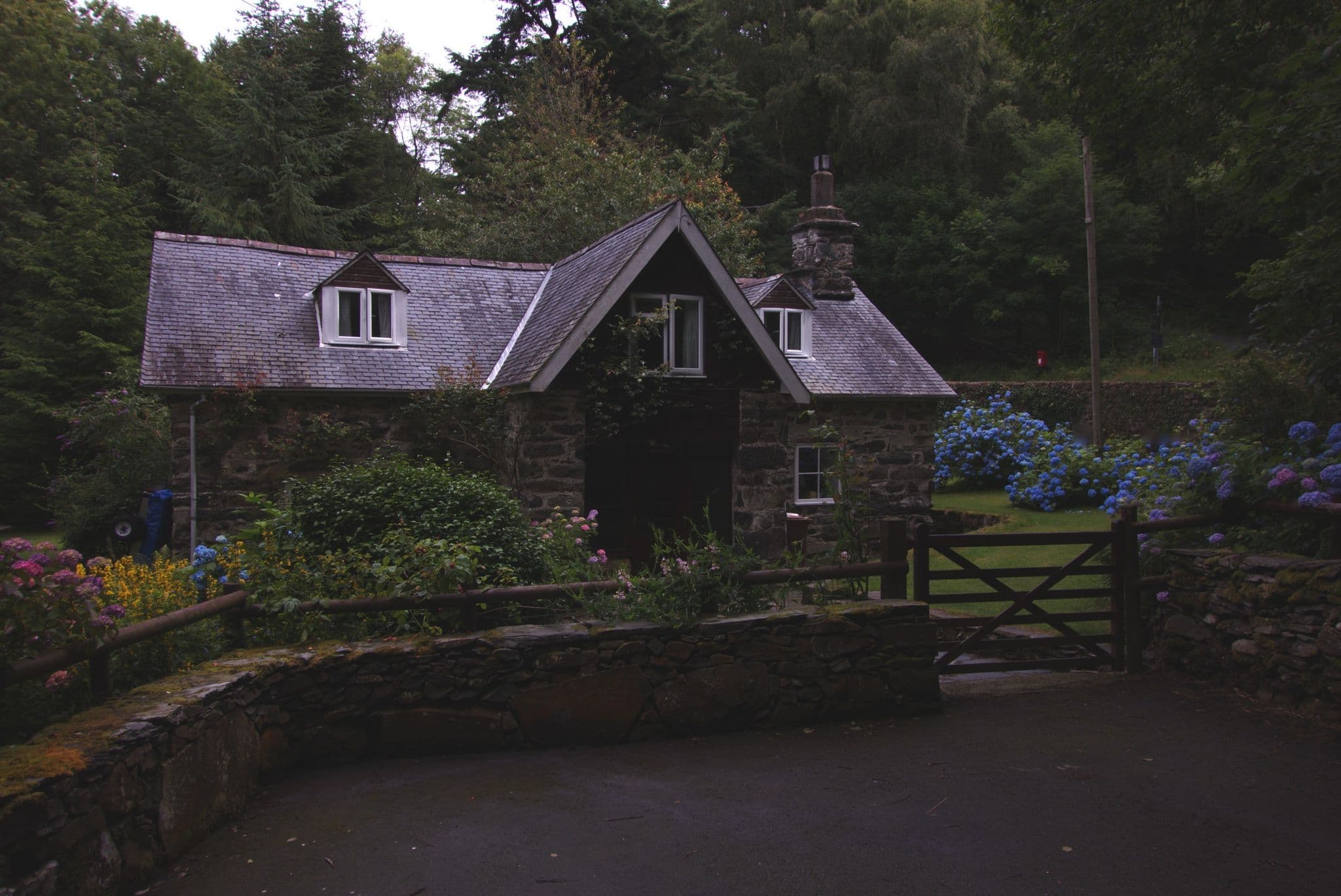 Street view near Abergwynant Farm & Trekking Centre, Dolgellau — © malenki (CC BY-SA · Mapillary)