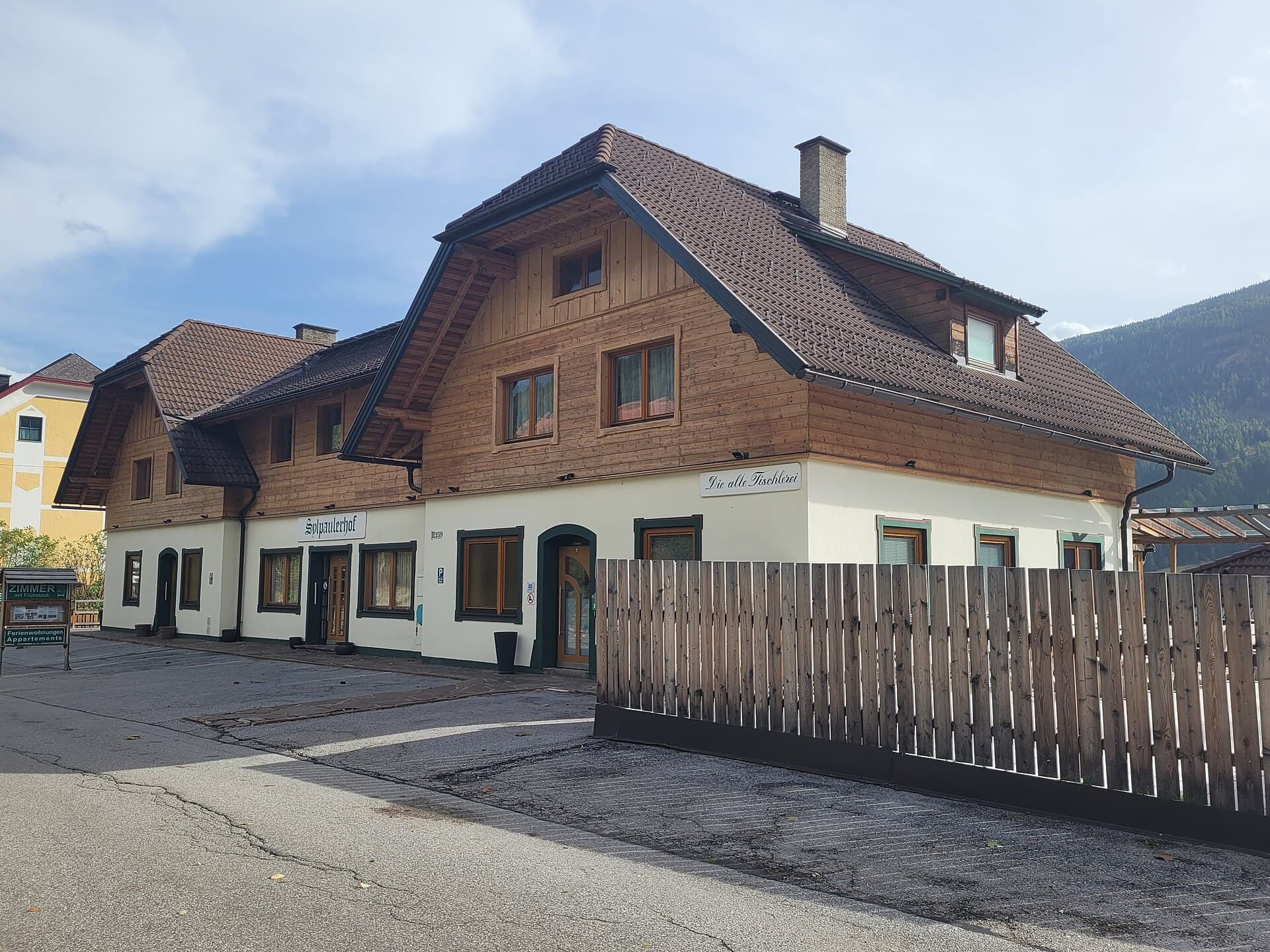 Sylpaulerhof (via Wikimedia Commons, CC0)