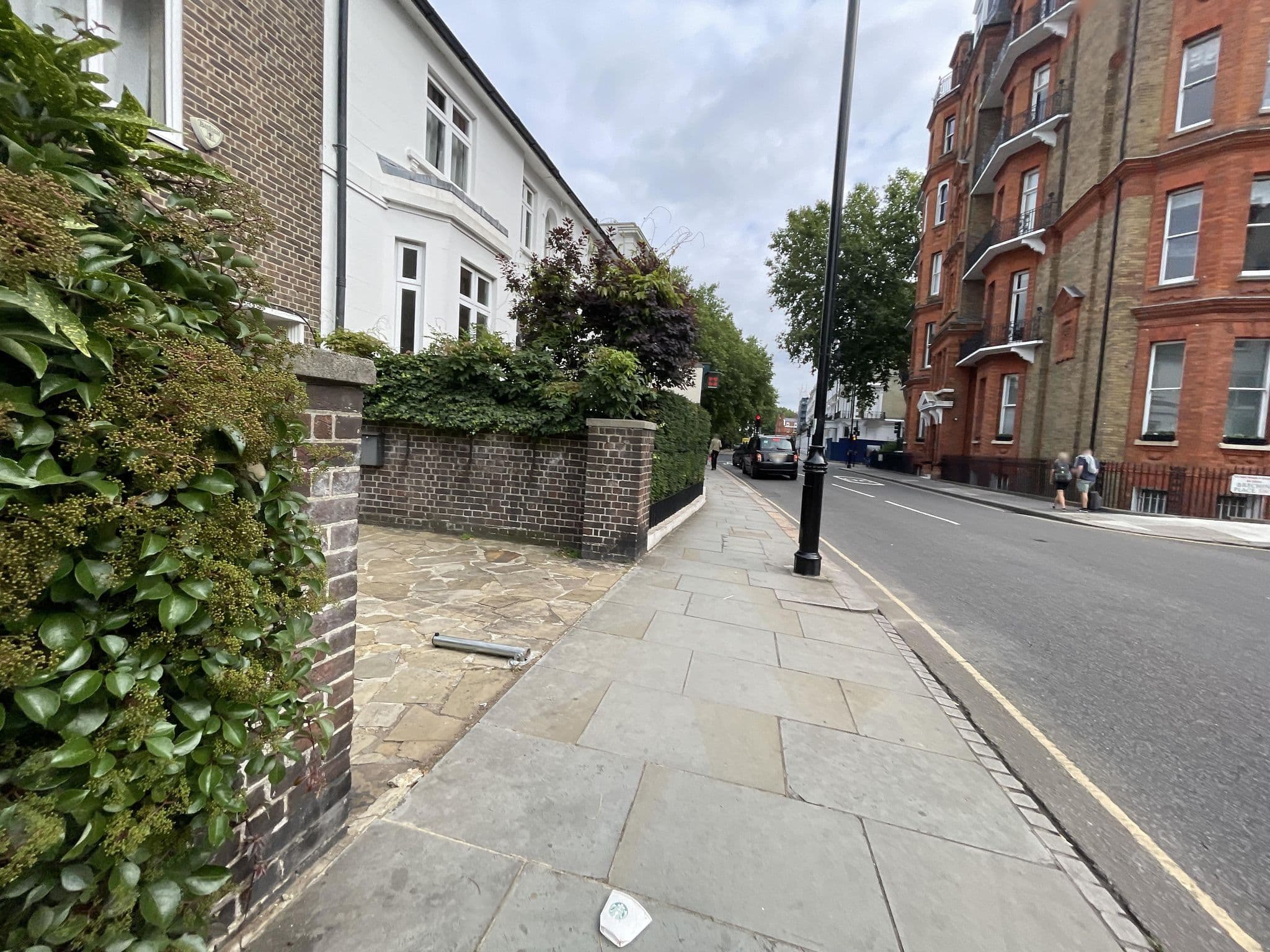 Street view near hostel 7, Chelsea — © asturksever (CC BY-SA · Mapillary)