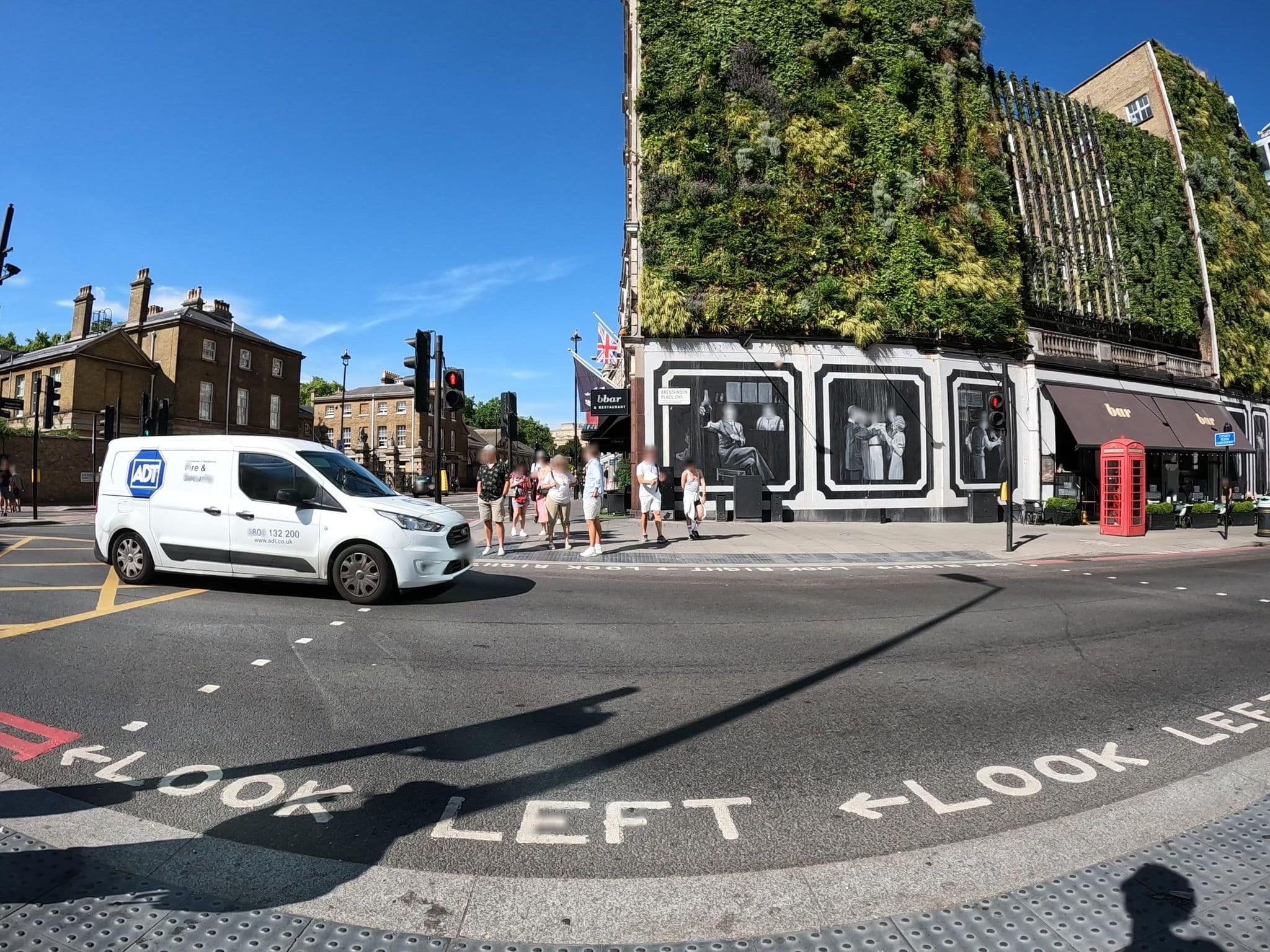 Street view near Thistle Westminster, City of Westminster — © erias (CC BY-SA · Mapillary)