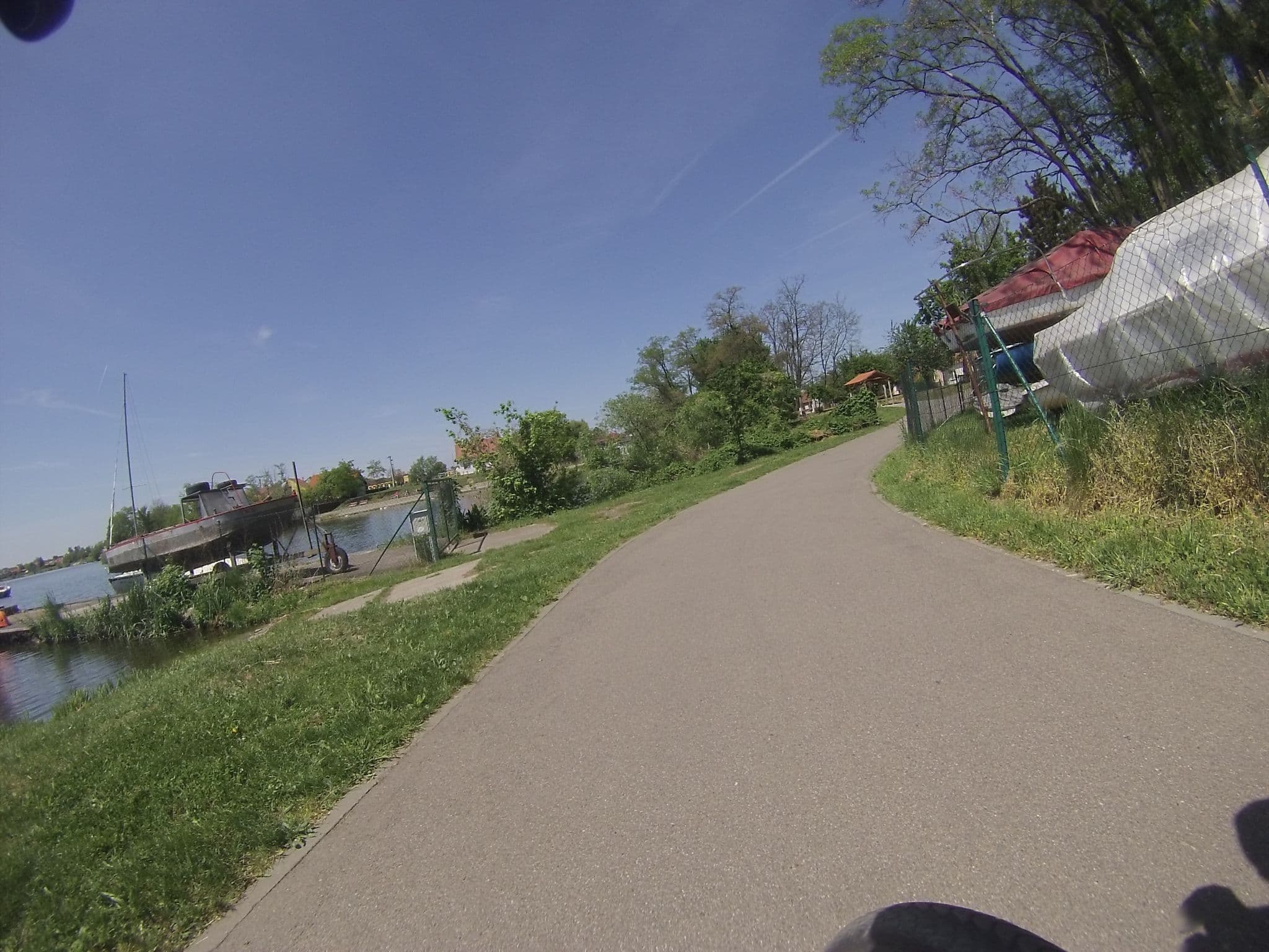 Street view near Yacht Club, Dolní Dunajovice — © pivnik (CC BY-SA · Mapillary)