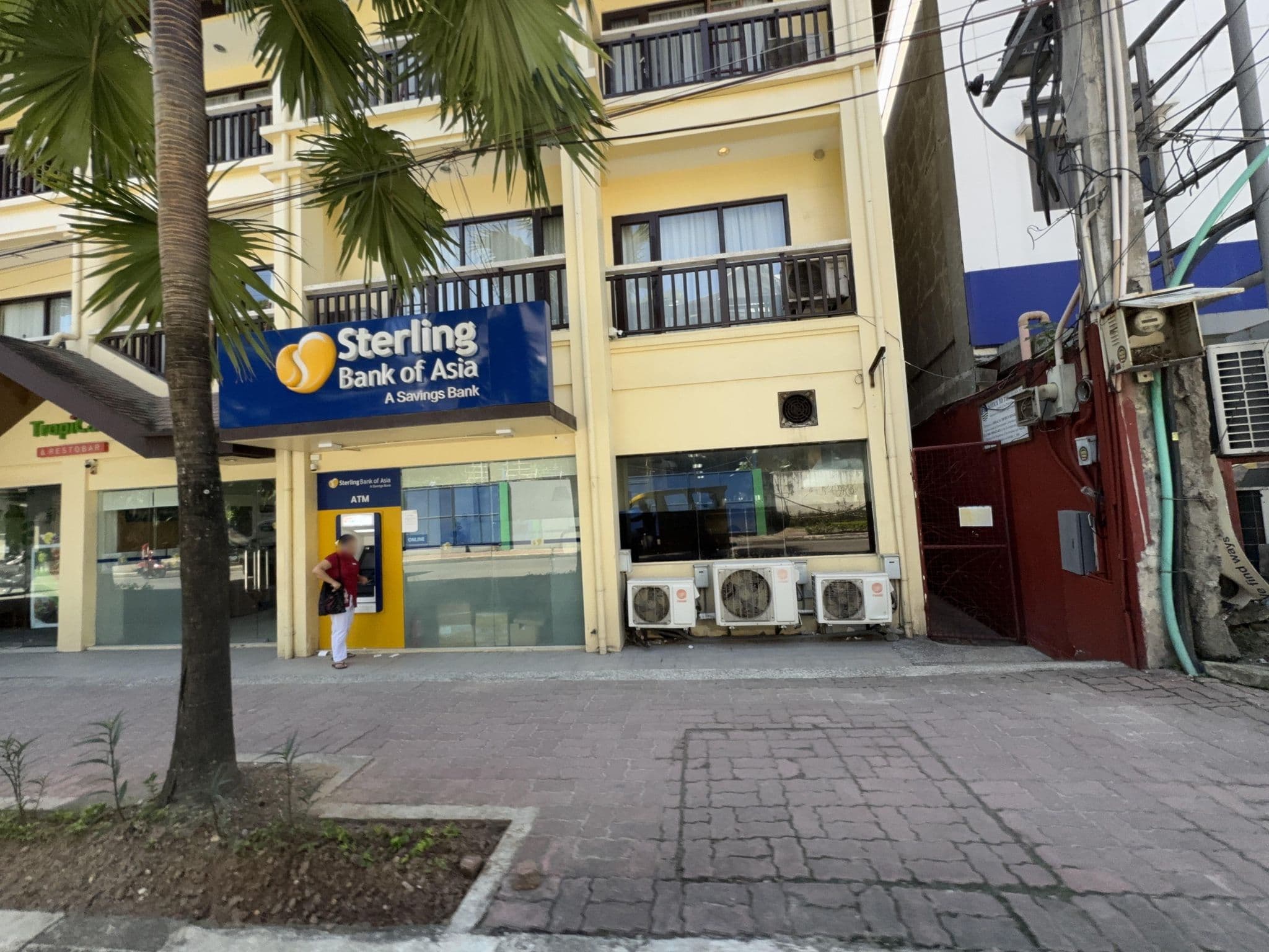 Street view near Miami White Villa, Yapak — © filipb (CC BY-SA · Mapillary)
