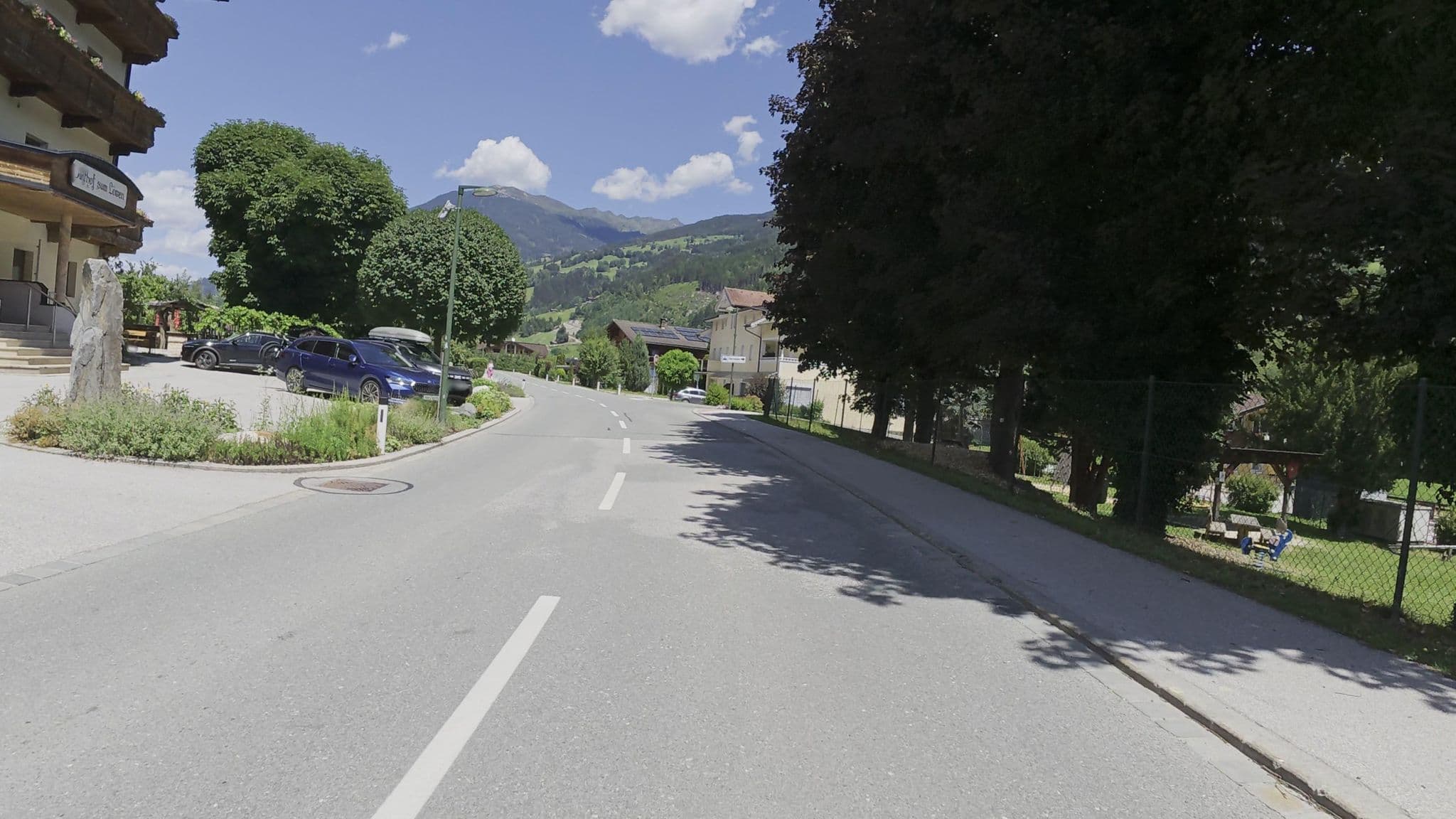 Street view near Gasthof zum Löwen, Aschau im Zillertal — © Guzzi_Franze (CC BY-SA · Mapillary)