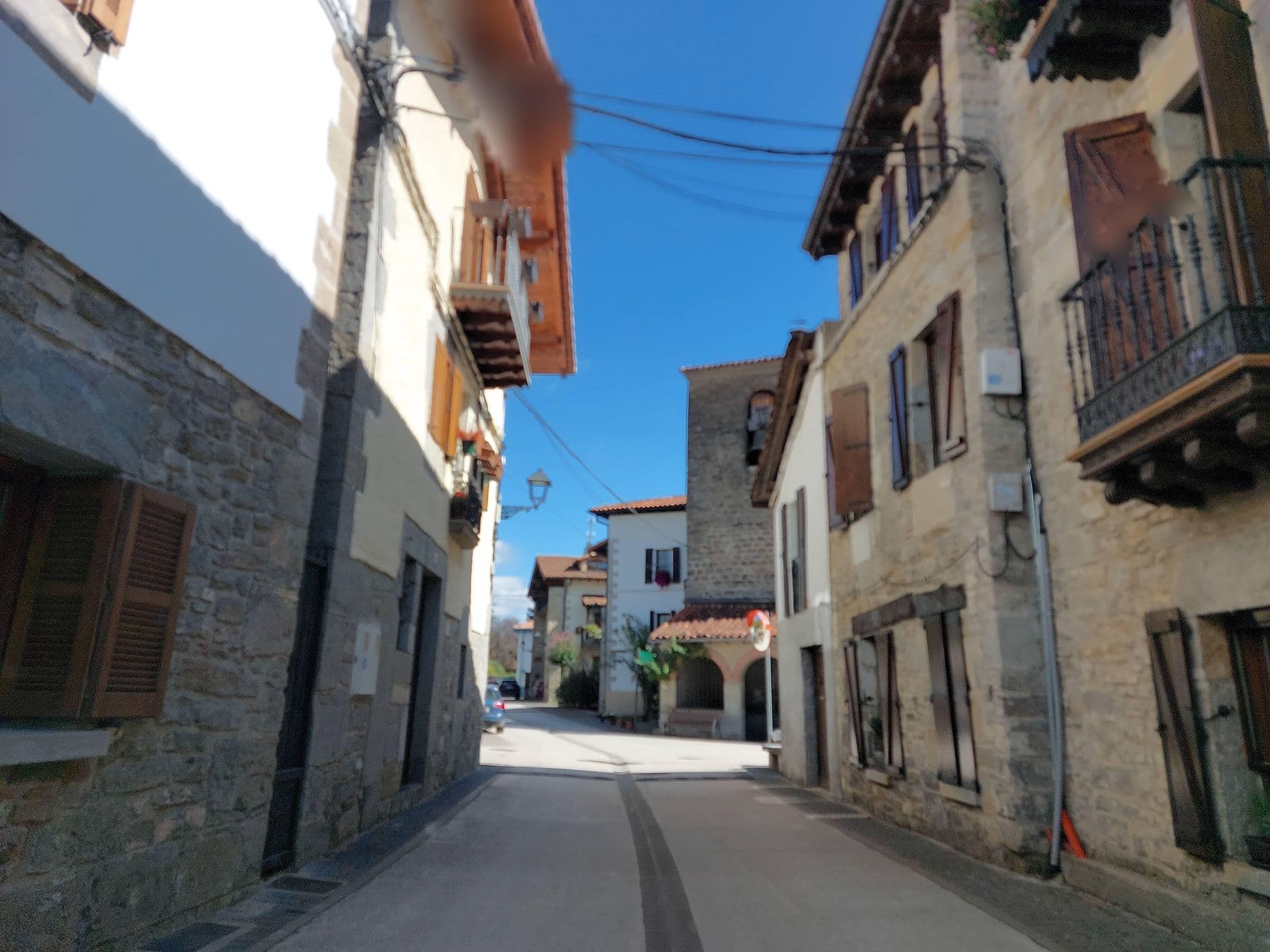 Street view near El Peregrino de Larrasoaña, Huarte — © 5rmft (CC BY-SA · Mapillary)