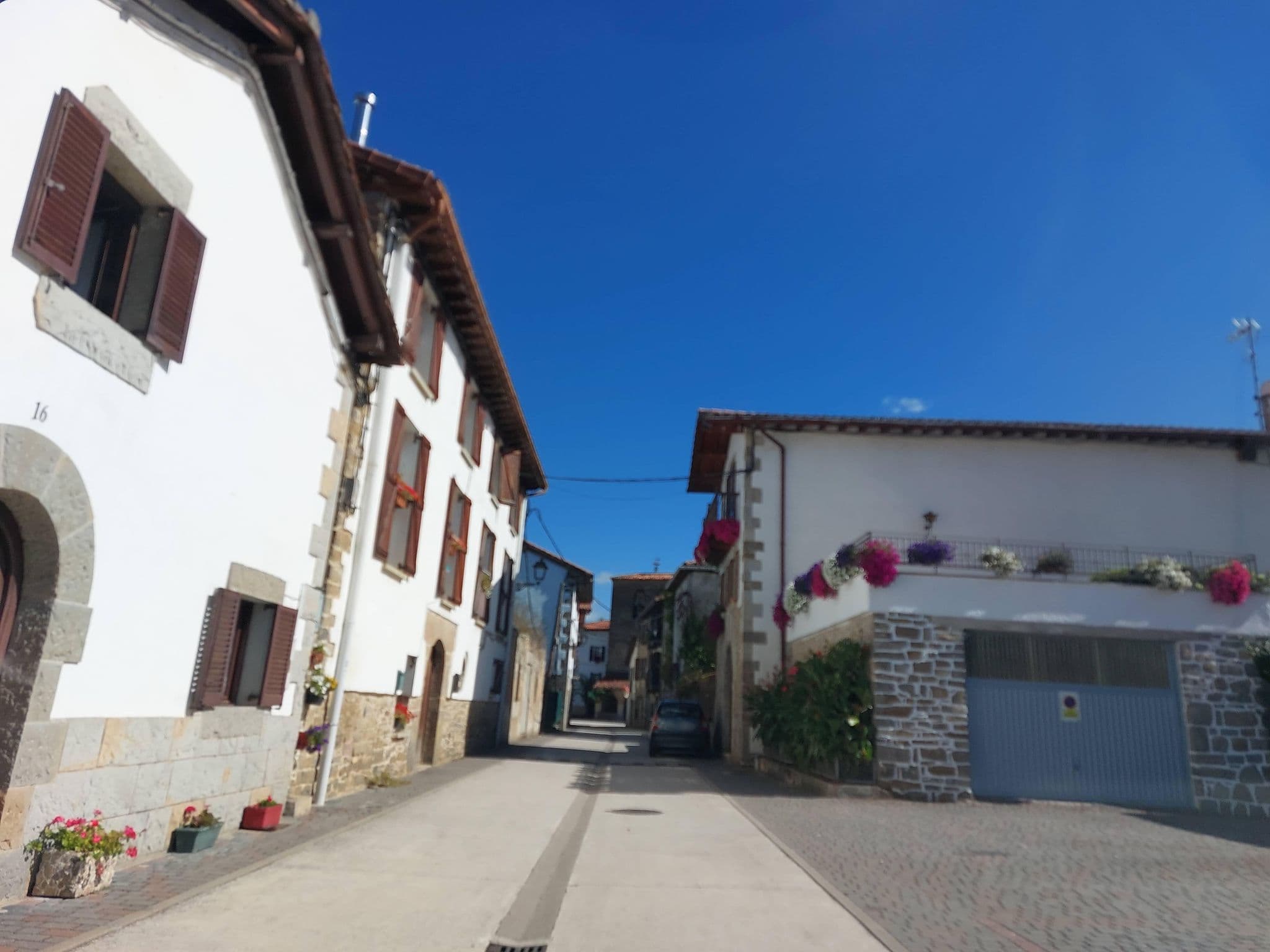 Street view near Concejo de Larrasoaña, Huarte — © 5rmft (CC BY-SA · Mapillary)