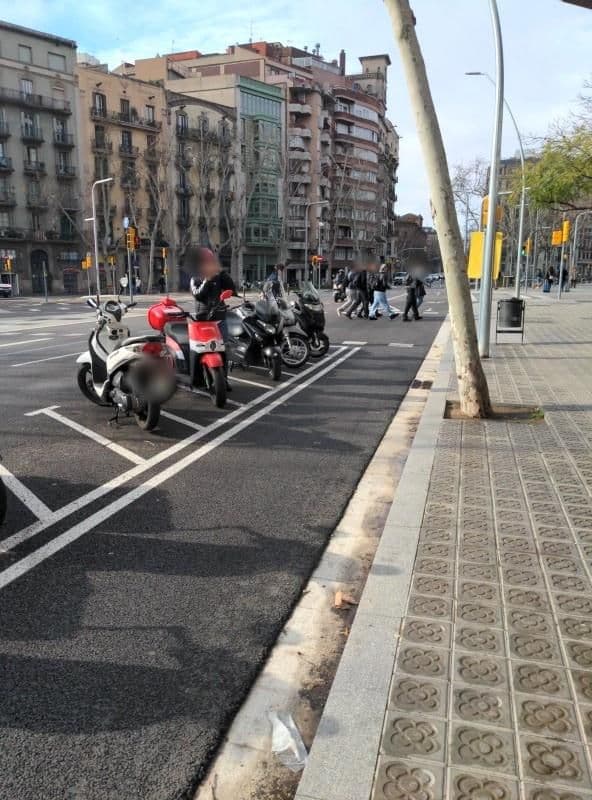 Street view near Opening Doors Sagrada Familia II, Sagrada Família — © iragersh (CC BY-SA · Mapillary)