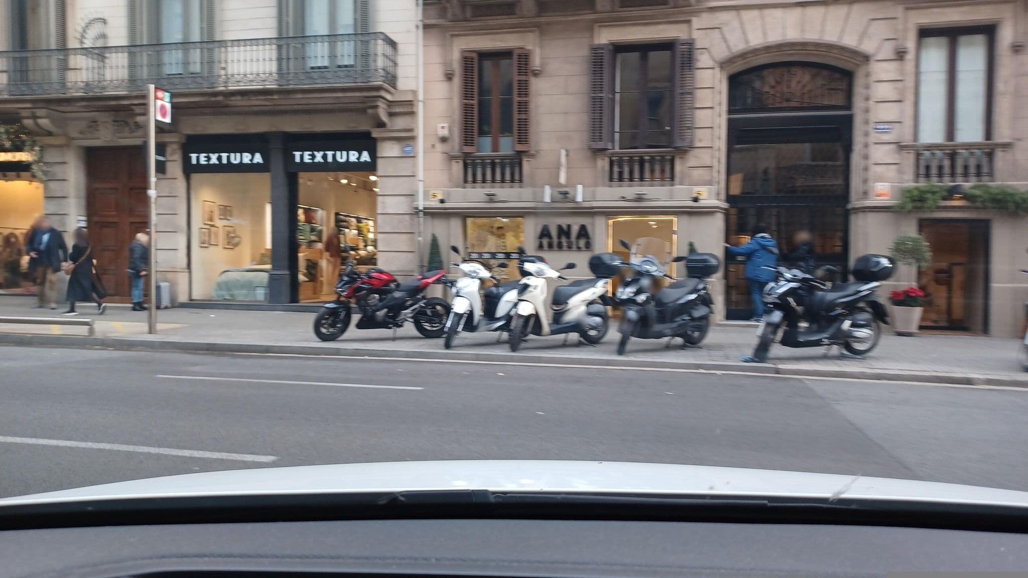 Street view near kamer 208, Dreta de l'Eixample — © normanm (CC BY-SA · Mapillary)