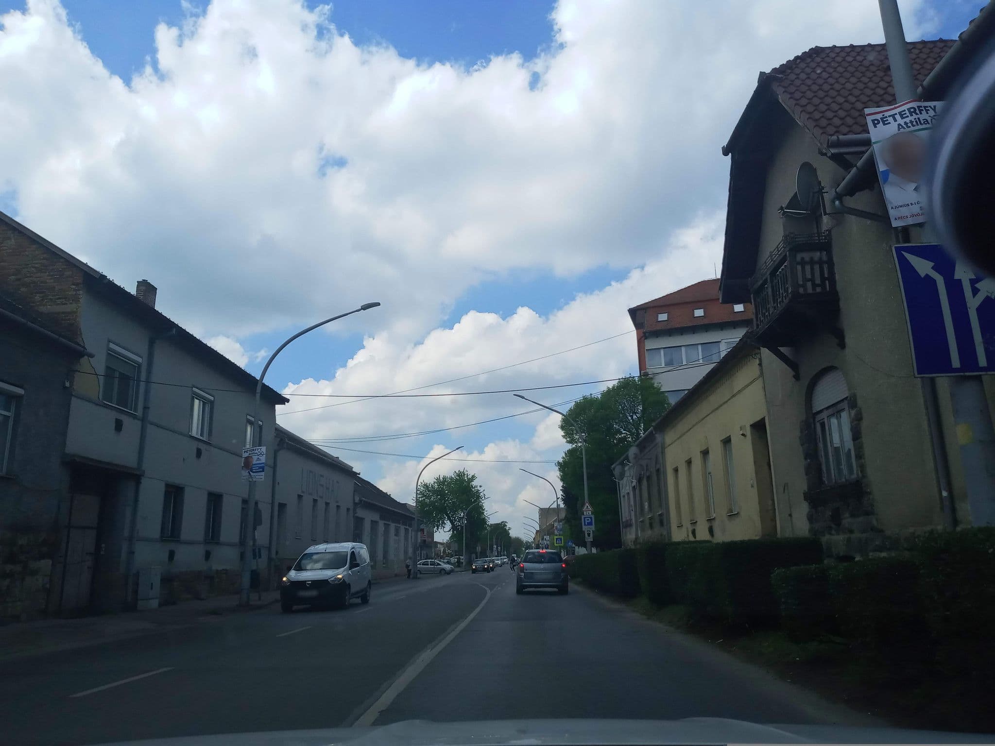 Street view near Pécsi gyermek klinika - Anya szálló, Pécs — © magyarsi (CC BY-SA · Mapillary)