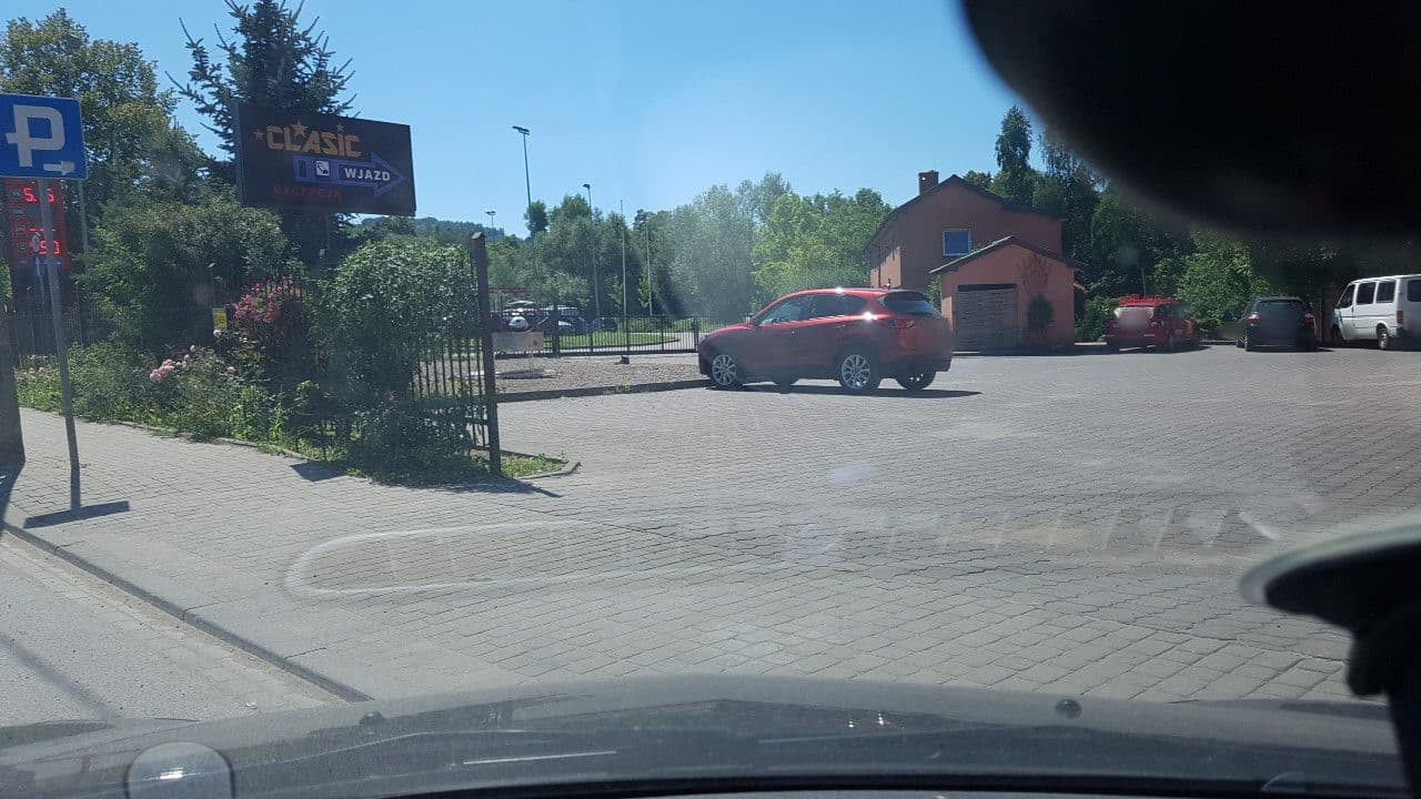 Street view near Hotel Clasic Wieliczka, Wieliczka — © mik007 (CC BY-SA · Mapillary)