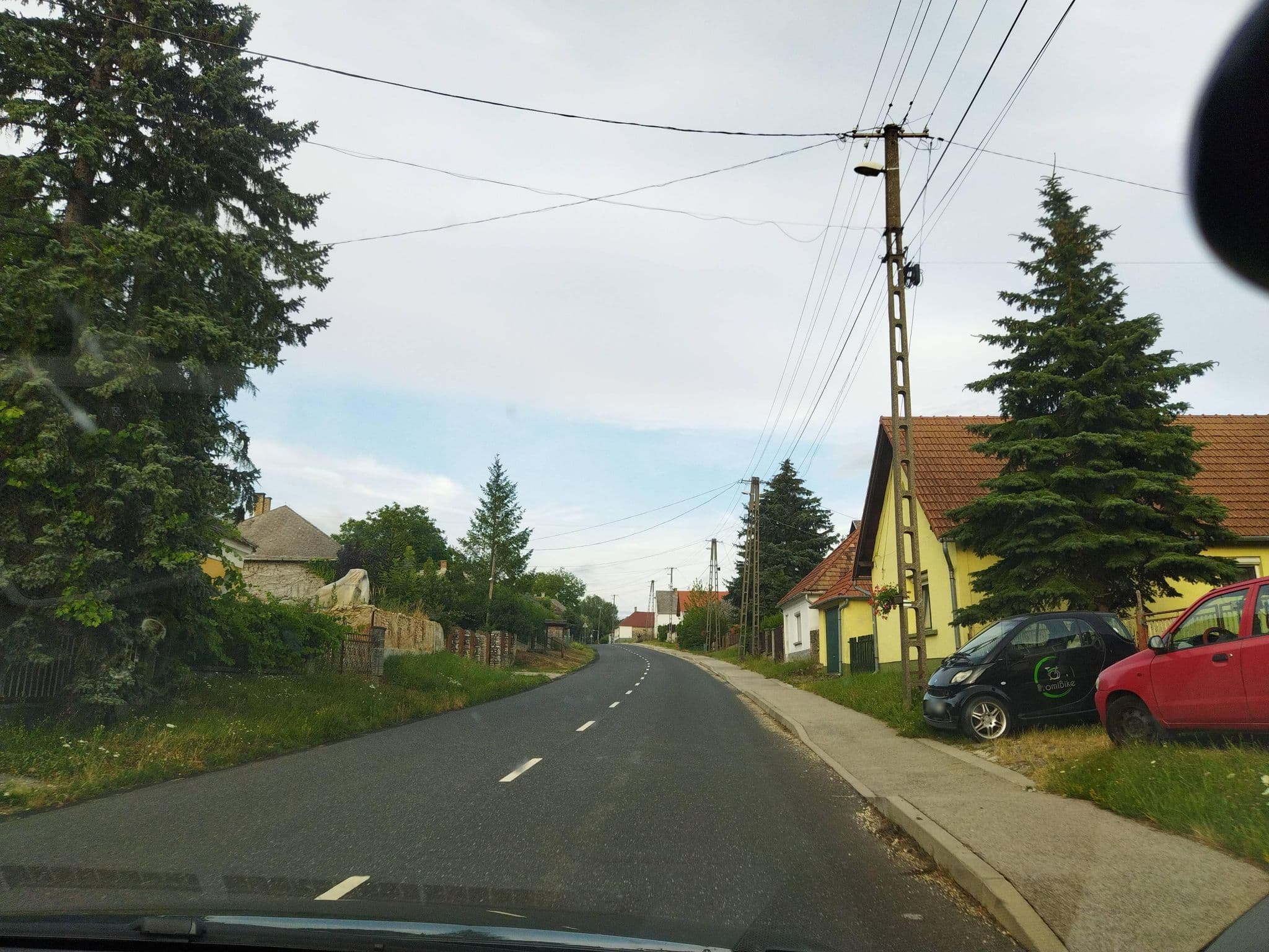 Street view near Jázmin Panzió, Zirc — © mmate (CC BY-SA · Mapillary)