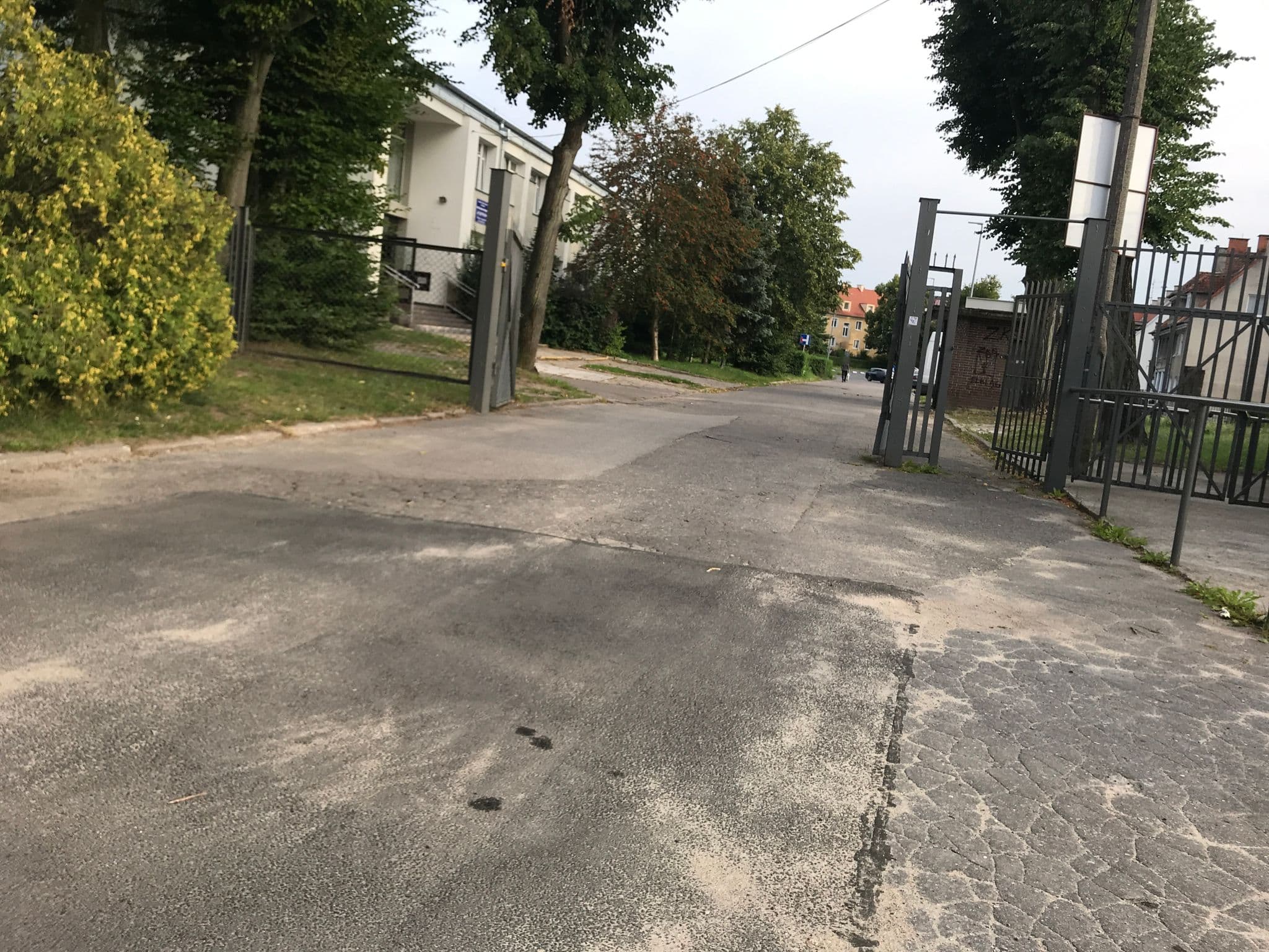 Street view near Atletikon. Hotel Miejskiego Ośrodka Sportu i Rekreacji, Elbląg — © miguel_andrade (CC BY-SA · Mapillary)