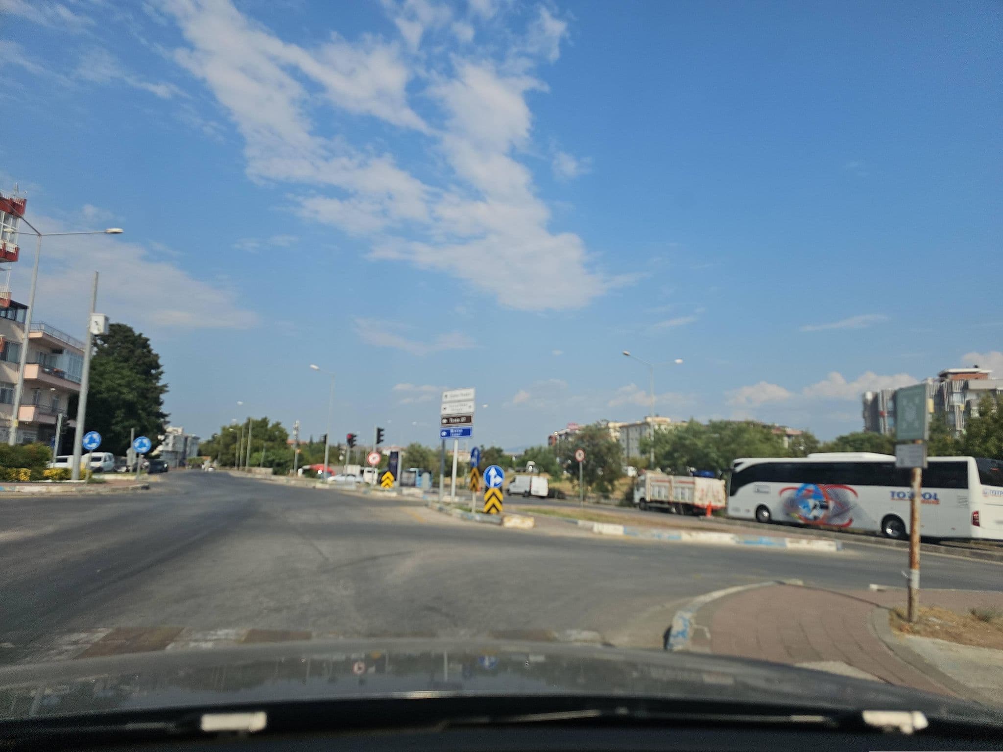 Street view near Öz Işıl Pansiyon, Çanakkale — © observer17 (CC BY-SA · Mapillary)