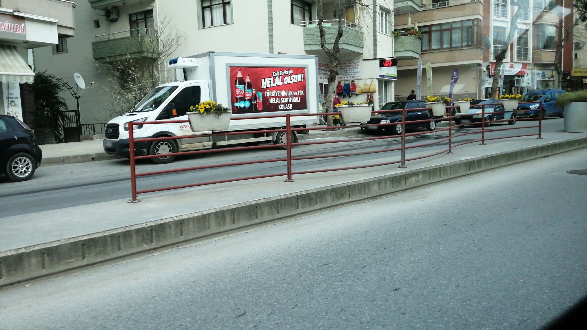 Street view near yalovavizeislemleri.Com, Yalova — © bngsgln (CC BY-SA · Mapillary)