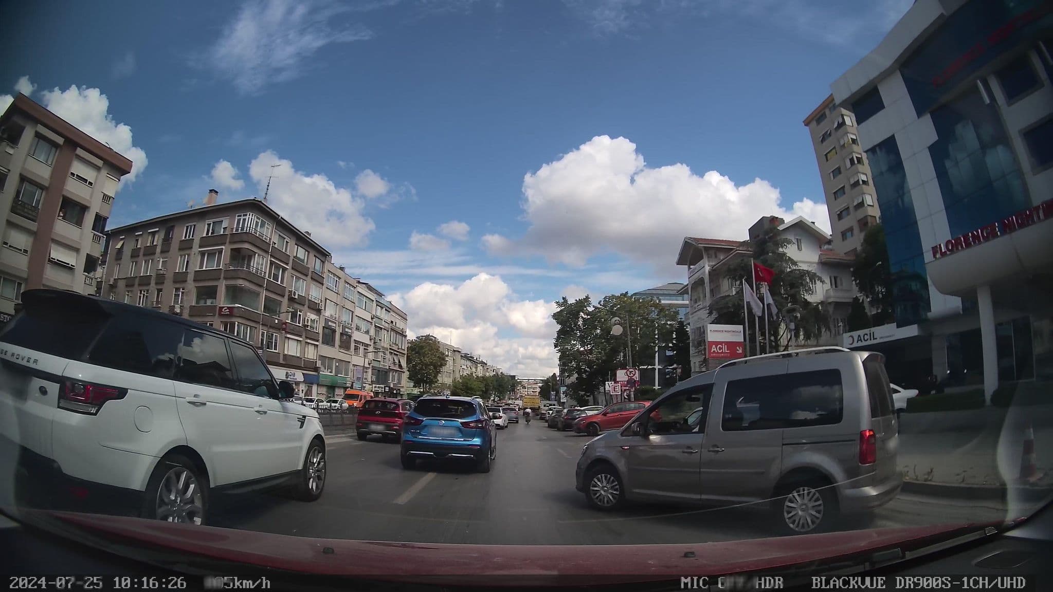 Street view near O Hotel, Altunizade — © unen (CC BY-SA · Mapillary)