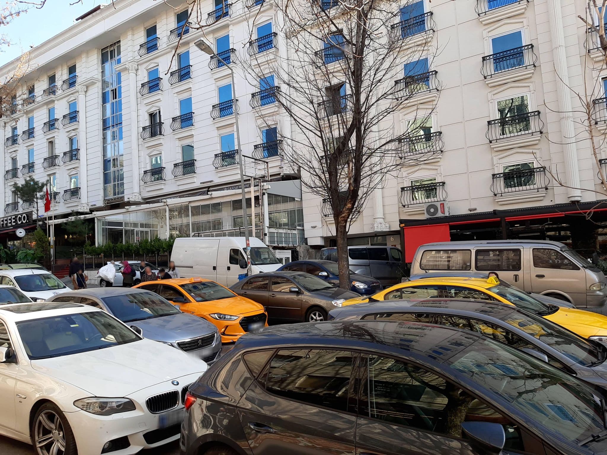 Street view near Metropol Otel, Kavaklıdere — © BeronTheColossus (CC BY-SA · Mapillary)