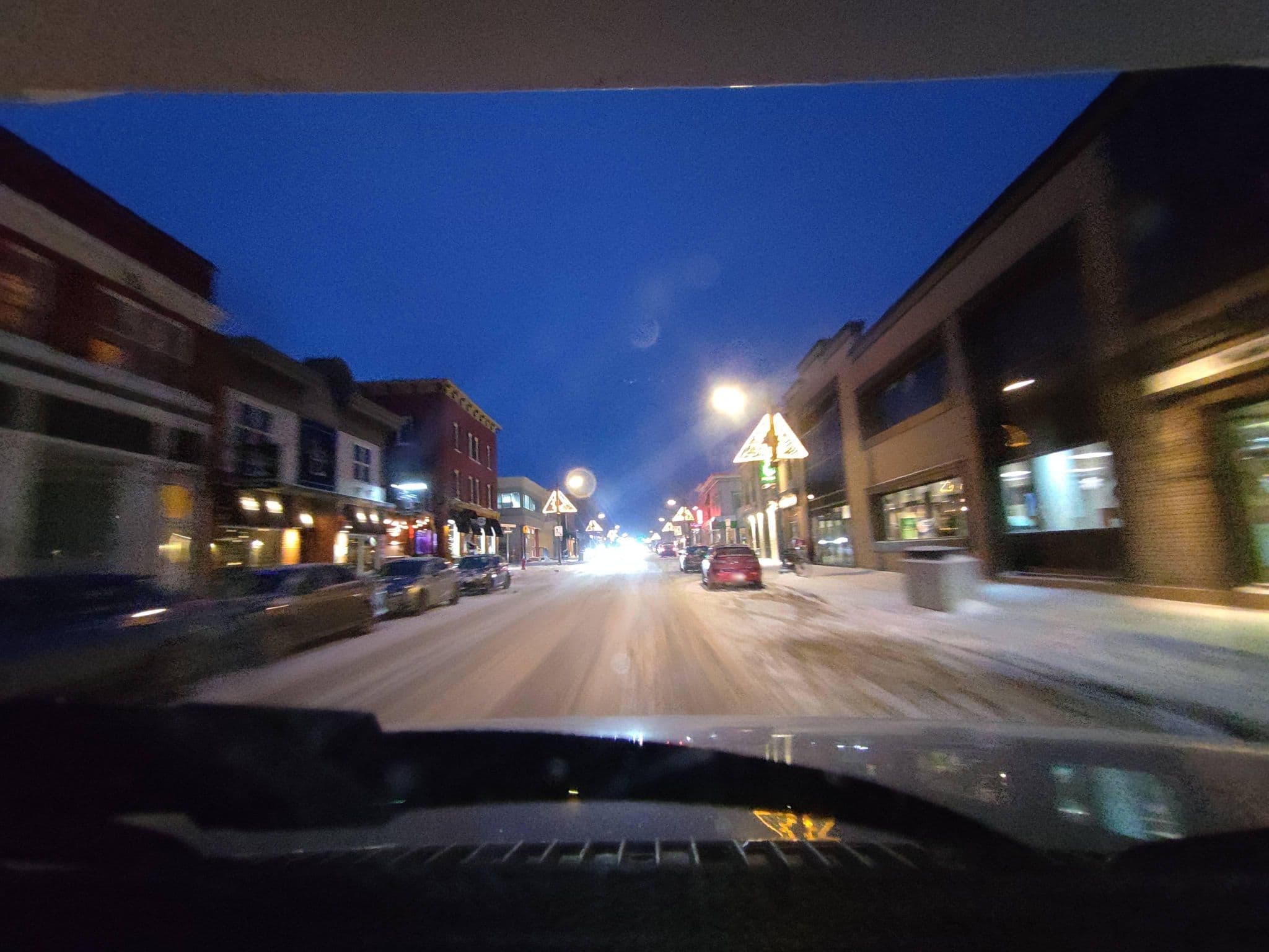 Street view near Hotel Union, Magog — © kibour (CC BY-SA · Mapillary)