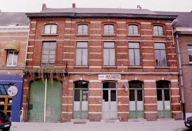 Posthotel (via Wikimedia Commons, CC BY 4.0)