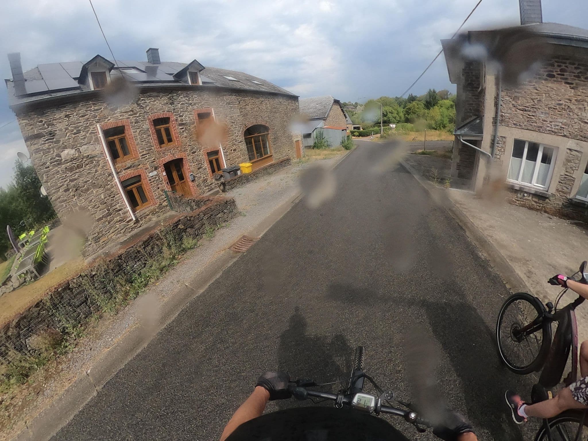 Street view near Maison La Cocotte, Bièvre — © odonnoly (CC BY-SA · Mapillary)