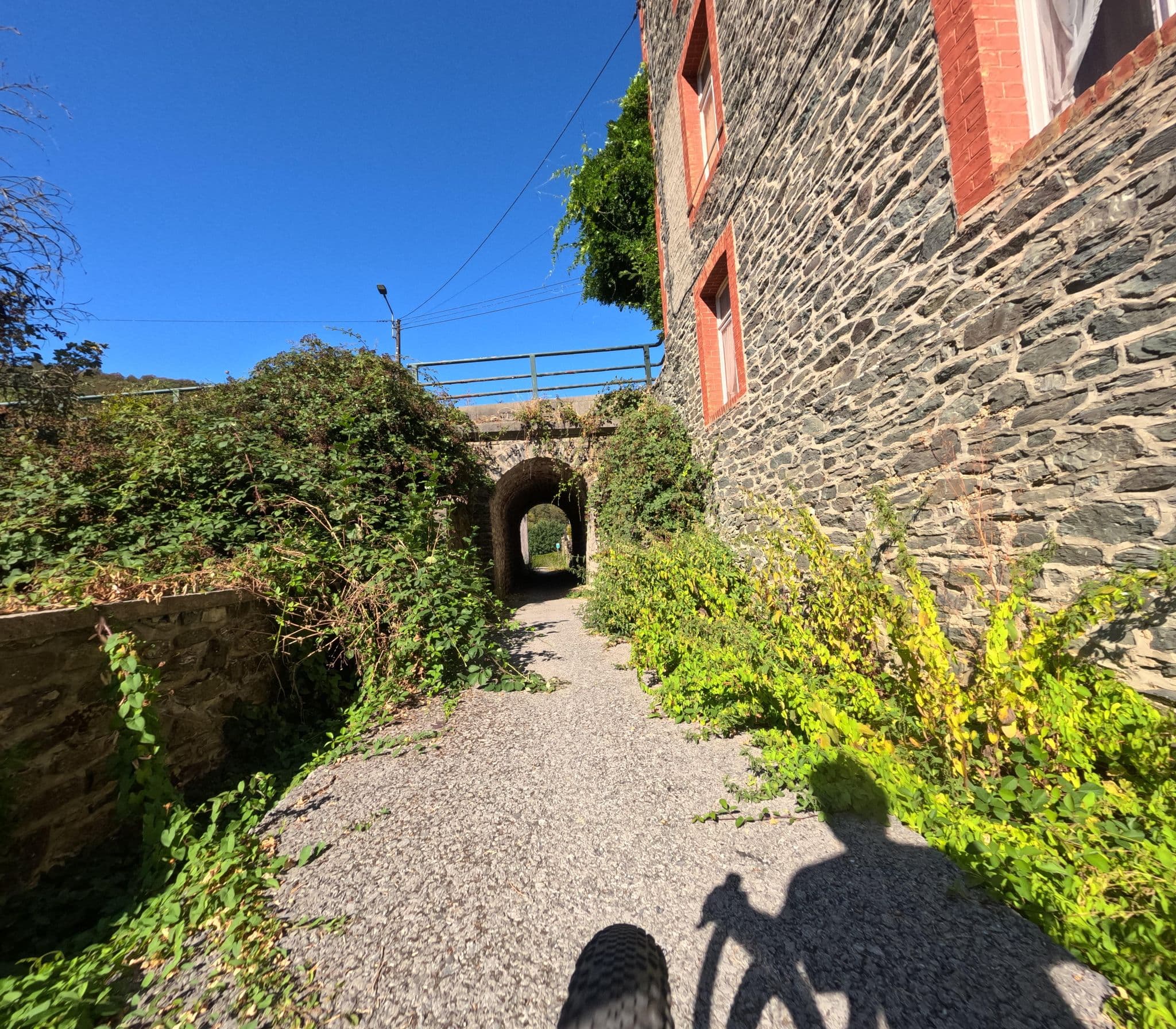 Street view near Vakantiehuis Lys De Membre, Bièvre — © Stijnbrengtdewereldinbeeld (CC BY-SA · Mapillary)