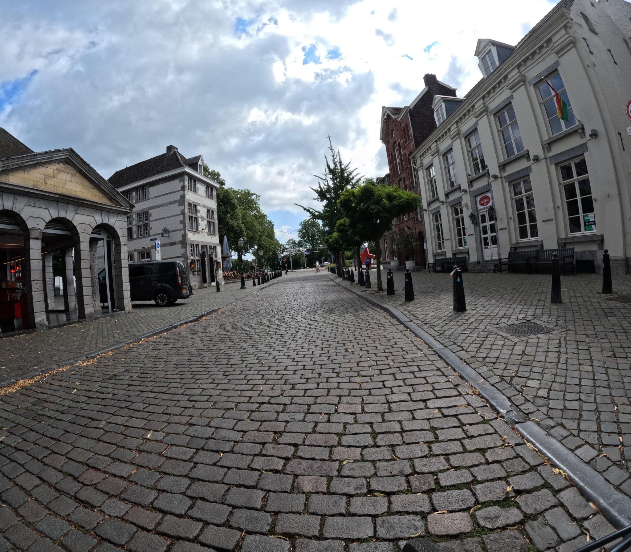 Street view near Studio 2 (Hotel Zenden), Maastricht — © madel (CC BY-SA · Mapillary)